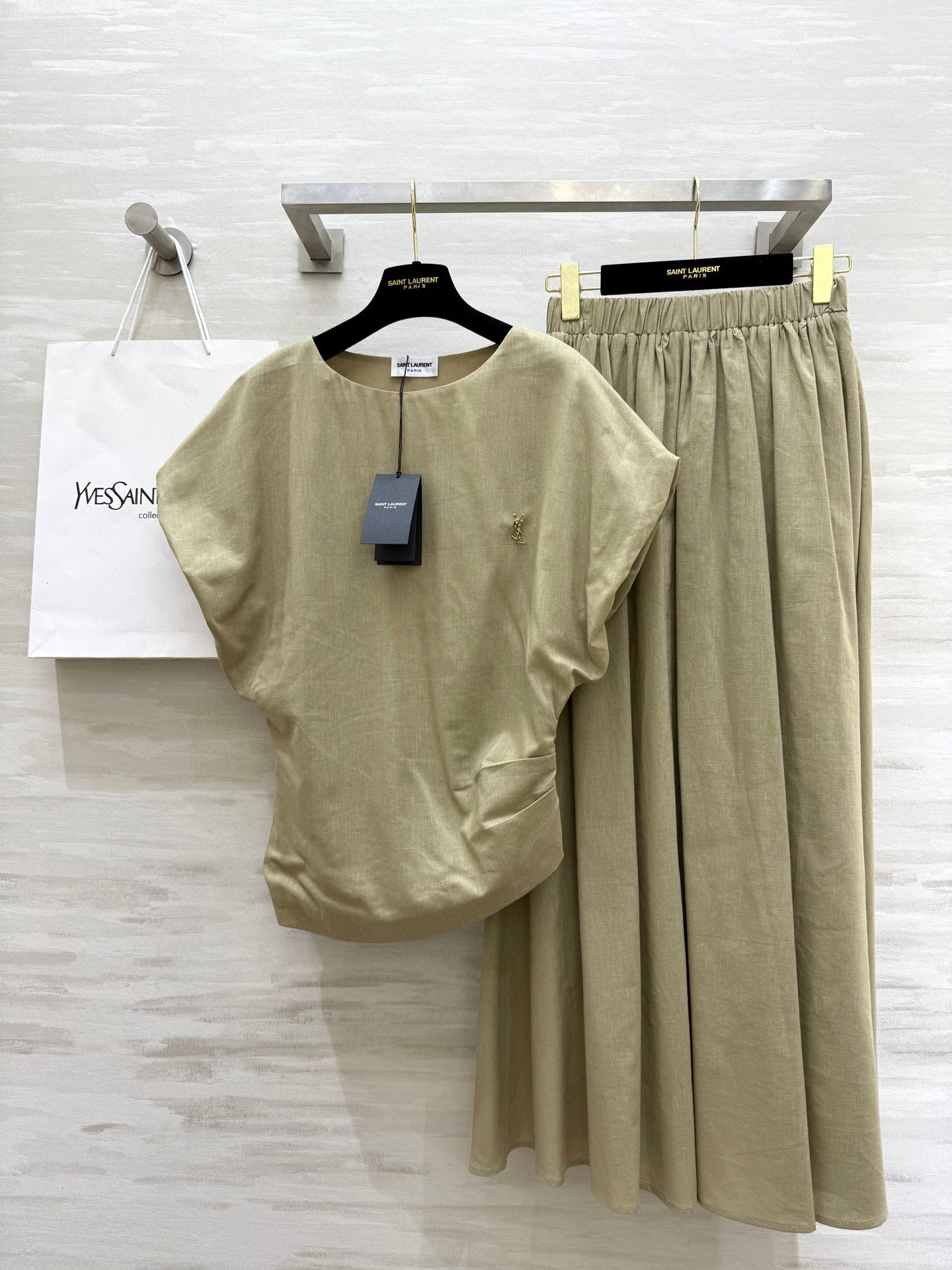 NO:439762,#ysl silk linen set high quality customization spot first-time sizeS/M/L (size s bust 96, 66 length, elastic waist 64, trousers length 97, saint laurent, alexander wang19860909#ysl丝麻套装 高品质定制 现货首发sizeS/M/L（s码胸围96,衣长66,弹力腰围64,裤长97,,saint laurent,alexander wang,Women's clothing