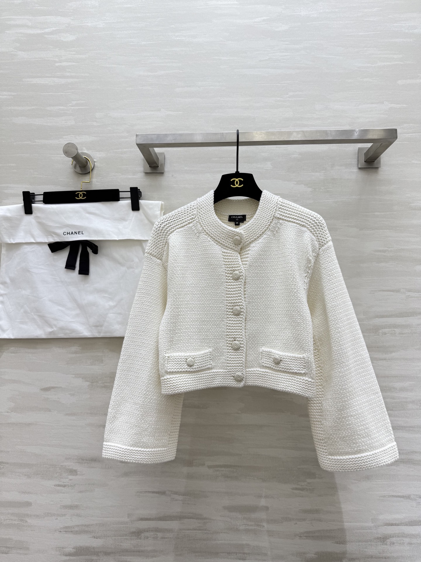 NO:440793,#ChaneA high-end handicraft workshop series round neck silhouette single-breasted short jacket Original purchase and launch short design slim and versatile and not picky about people High quality Spot size36/38/40 (), chanel, jackets & coats, alexander wang19860909#ChaneA高级手工坊系列 圆领廓形单排扣短款外套 原版购入开版出货 短款设计 修身百搭不挑人 高品质 现货来size36/38/40（）,,chanel,jackets & coats,alexander wang,Women's clothing