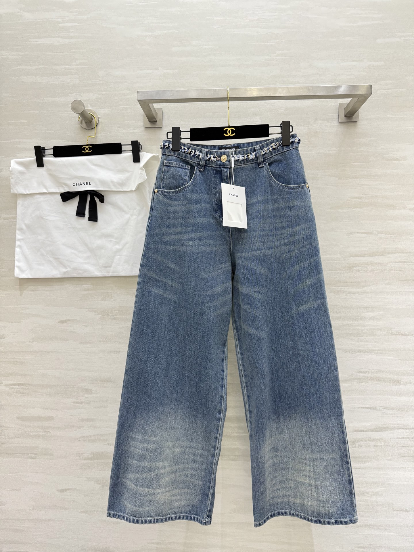 NO:441483,#ChaneA high-end handicraft workshop webbing logo jeans high quality customization spot first-time size36/38/40 (), chanel, jeans, alexander wang19860909#ChaneA高级手工坊 织带标识牛仔裤 高品质定制 现货首发size36/38/40（）,,chanel,jeans,alexander wang,Women's clothing