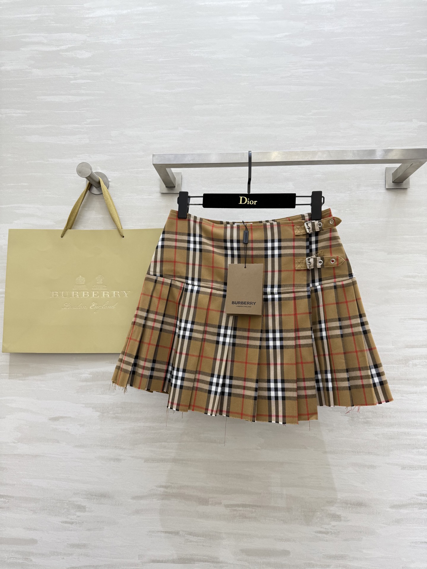 NO:441568,#Burberr new tassel plaid skirt fashionable college style high quality customization spot first-time sizeS/M/L (size size 66 waist circumference, skirt length 40, burberry, skirt 8, alexander wang19860909#Burberr新款流苏边格纹半裙 时髦学院风 高品质定制 现货首发sizeS/M/L（s码腰围66,裙长40,,burberry,skirts,alexander wang,Women's clothing