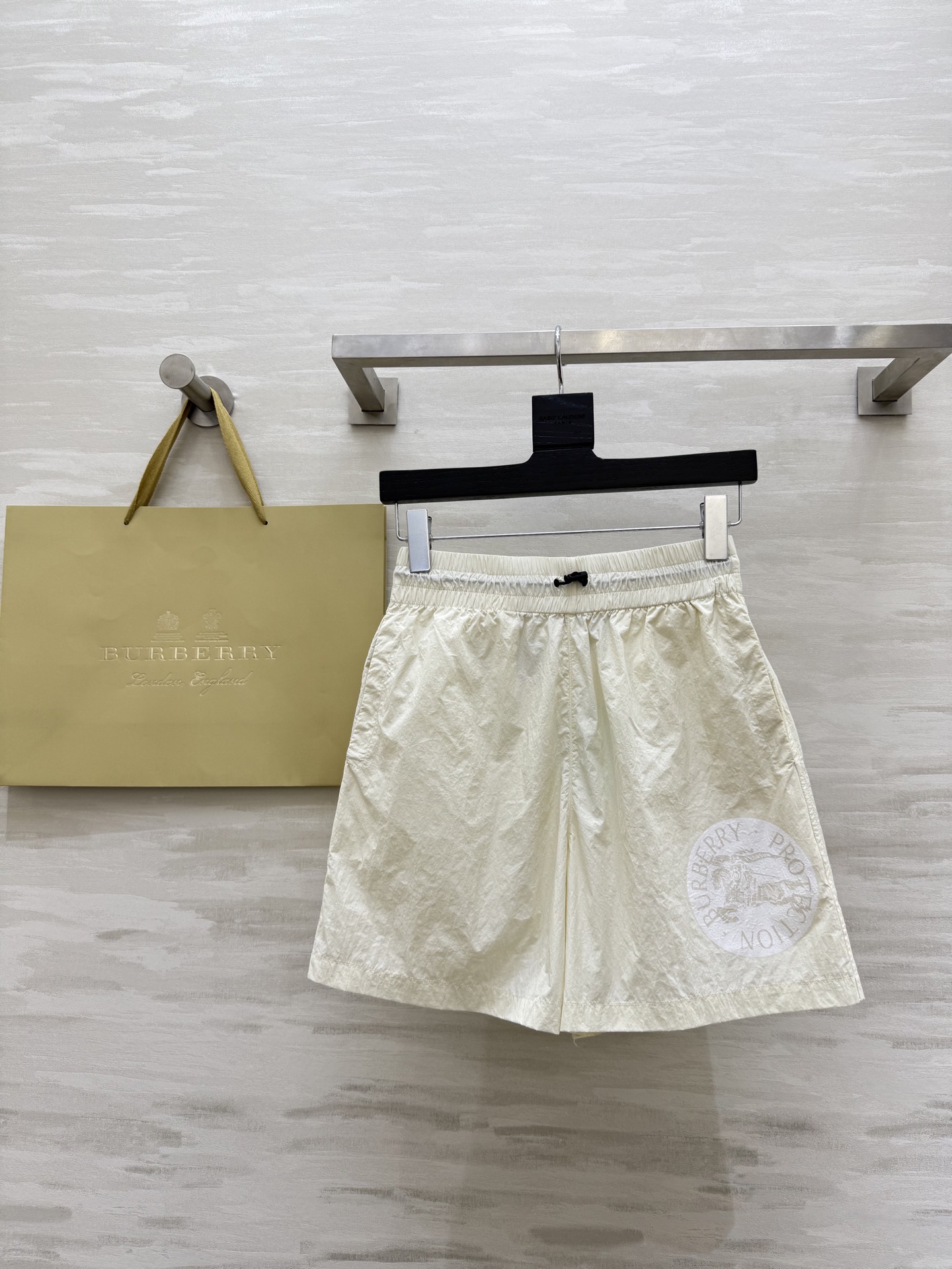 NO:442851,O#Burberr British style war horse printed shorts high quality customization spot first sizeS/M/L/ (size size 64 waist circumference, 42 trousers length, burberry, shorts, alexander wang19860909O#Burberr英伦风战马印花短裤 高品质定制 现货首发sizeS/M/L/（s码腰围64,裤长42,,burberry,shorts,alexander wang,Women's clothing