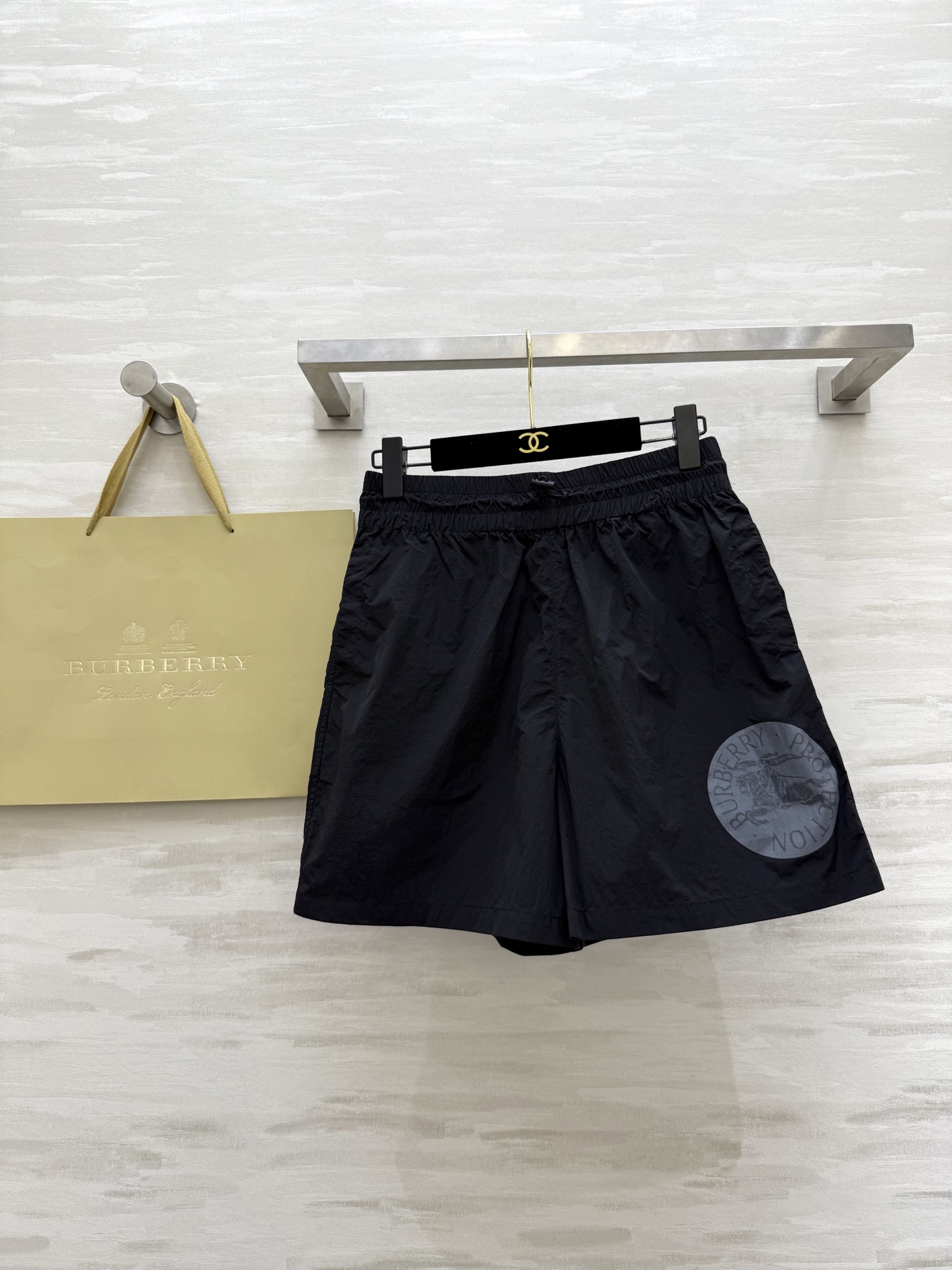 NO:442875,#Burberr British style war horse printed shorts High quality customization Spot first-time sizeS/M/L/ (size size 64 waist circumference, 42 trousers length, burberry, shorts, alexander wang19860909#Burberr英伦风战马印花短裤 高品质定制 现货首发sizeS/M/L/（s码腰围64,裤长42,,burberry,shorts,alexander wang,Women's clothing