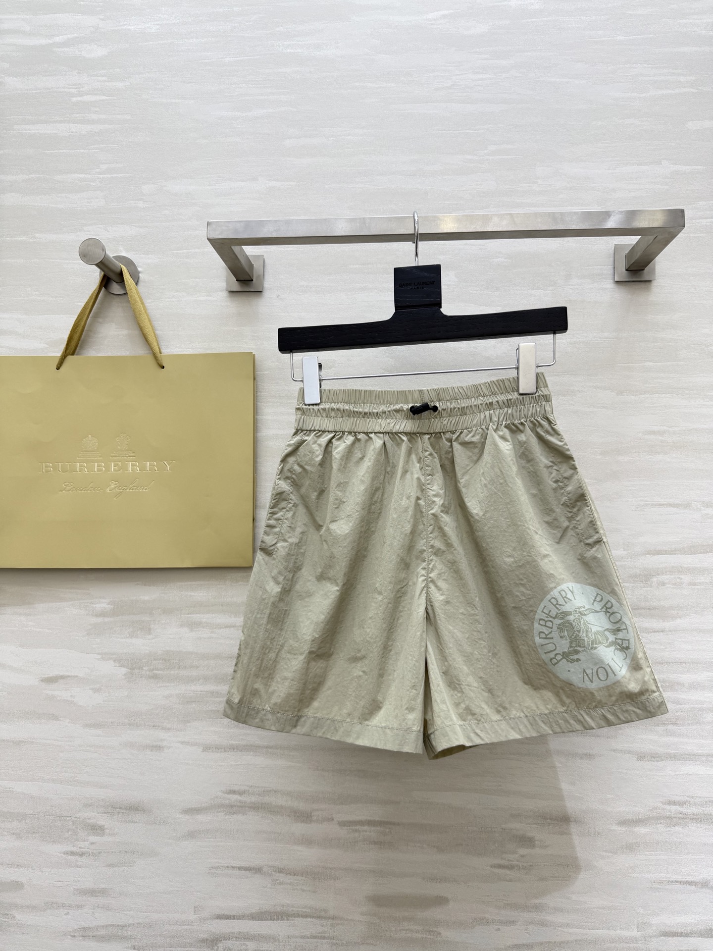 NO:442891,#Burberr British style war horse printed shorts High quality customization Spot first-time sizeS/M/L/ (size size 64 waist circumference, 42 trousers length, burberry, shorts, alexander wang19860909#Burberr英伦风战马印花短裤 高品质定制 现货首发sizeS/M/L/（s码腰围64,裤长42,,burberry,shorts,alexander wang,Women's clothing