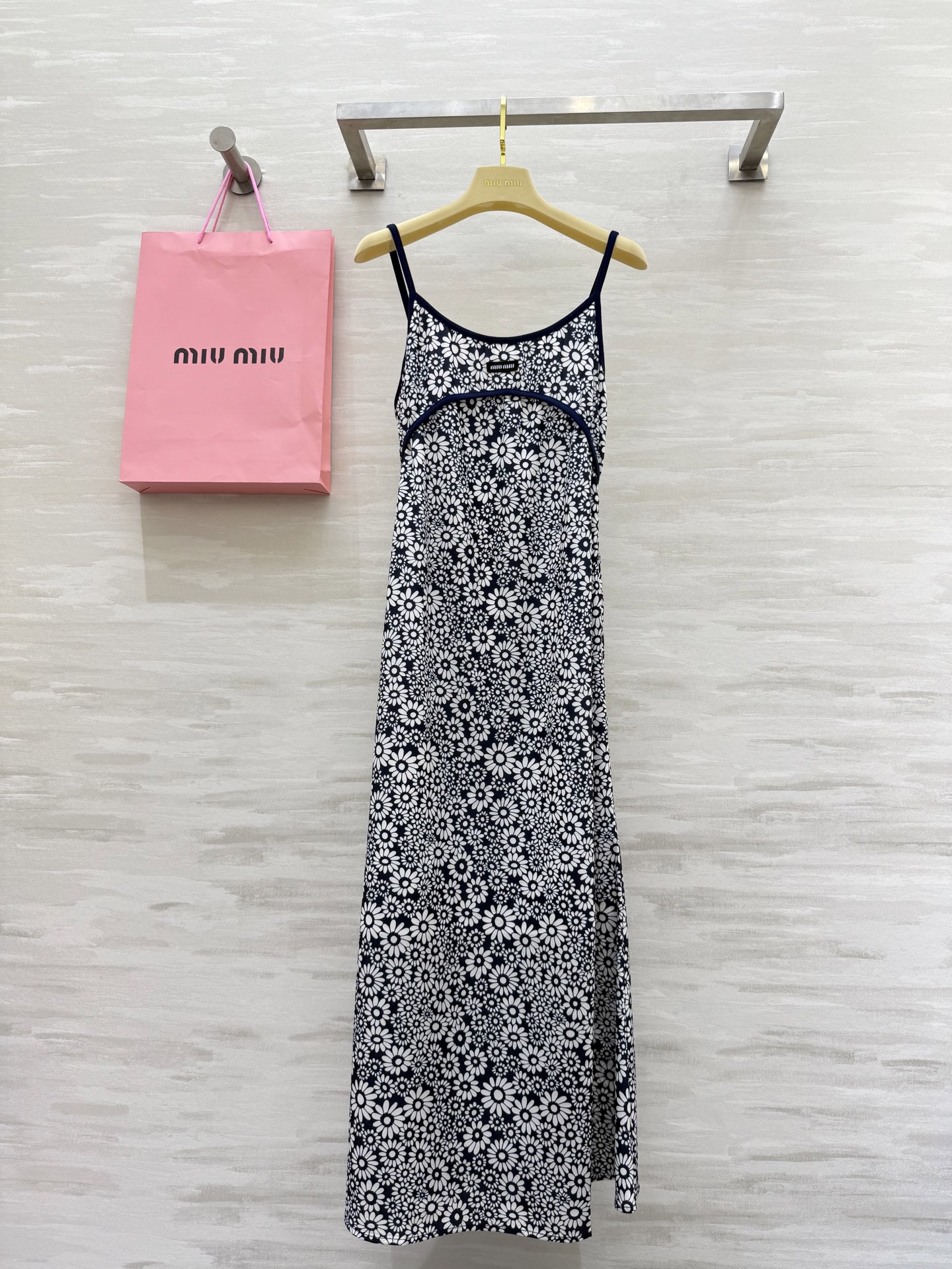 NO:442905,#Miumiss floral printed crepe suspender skirt high quality customization spot first sizeS/M/L(), miumiu, skirts, alexander wang19860909#Miumiss花卉印花双绉吊带裙 高品质定制 现货首发sizeS/M/L（）,,miumiu,skirts,alexander wang,Women's clothing