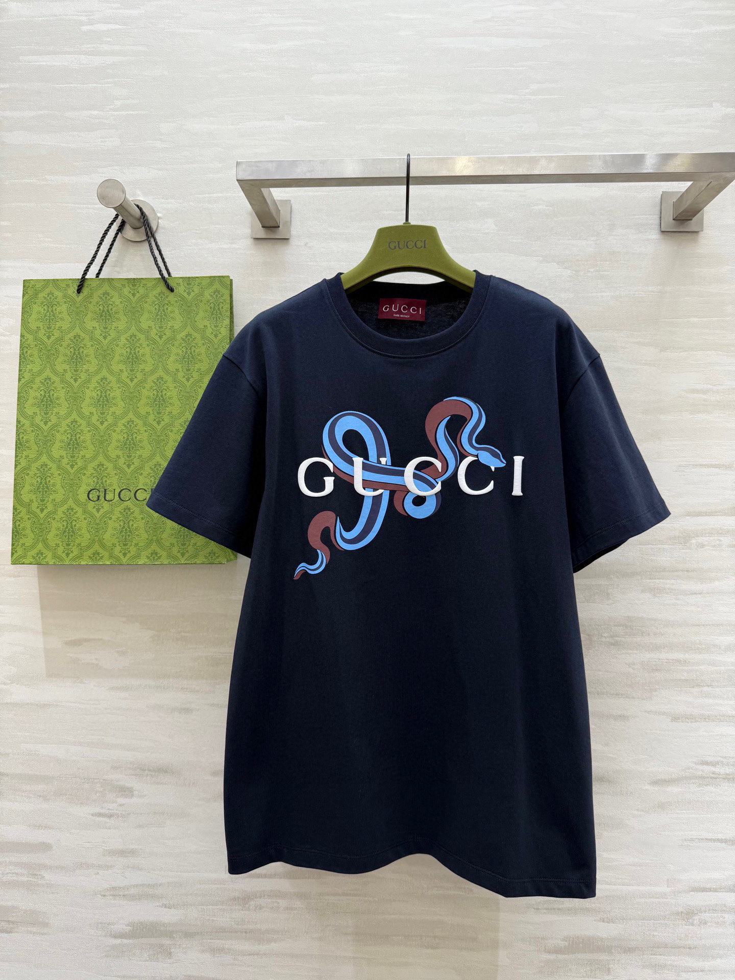 NO:443966,#Gucc years limited T-shirt, high-quality customization, spot first-time sizeS/M/L (size s-shoulder width 49, bust 104, length 67),,gucci,tees, t-shirt,alexander wang19860909#Gucc年限定T恤 高品质定制 现货首发sizeS/M/L（s码肩宽49,胸围104,衣长67）,,gucci,tees，t-shirt,alexander wang,Women's clothing