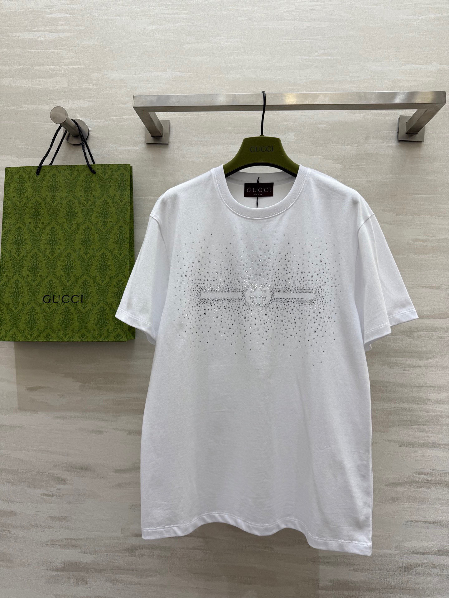 NO:444811,#Gucc spring and summer new style heavy industry high temperature ironing T-shirt high quality customization spot first-time sizeS/M/L (size size 48 shoulder width, bust 102, length 70), gucci,tees, t-shirt, alexander wang19860909#Gucc春夏新款 重工高温烫钻T恤 高品质定制 现货首发sizeS/M/L（s码肩宽48,胸围102,衣长70）,,gucci,tees，t-shirt,alexander wang,Women's clothing