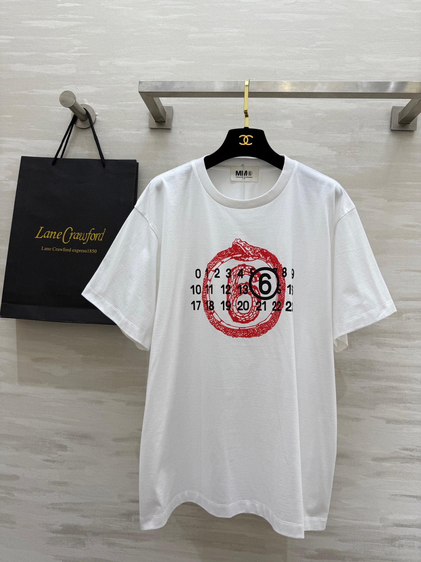 NO:444825,#MM6/Magila loose short-sleeved T-shirt Customized cotton fabric High quality Spot first-time sizeS/M/L (M size shoulder width 50, bust 114, length 70),,masion margiela,masion margiela,T-shirt,tees,t-shirt,alexander wang19860909#MM6/马吉拉宽松短袖T恤 定制纯棉面料 高品质 现货首发sizeS/M/L（M码肩宽50,胸围114,衣长70）,,masion margiela,masion margiela,T-shirt,tees，t-shirt,alexander wang,Women's clothing