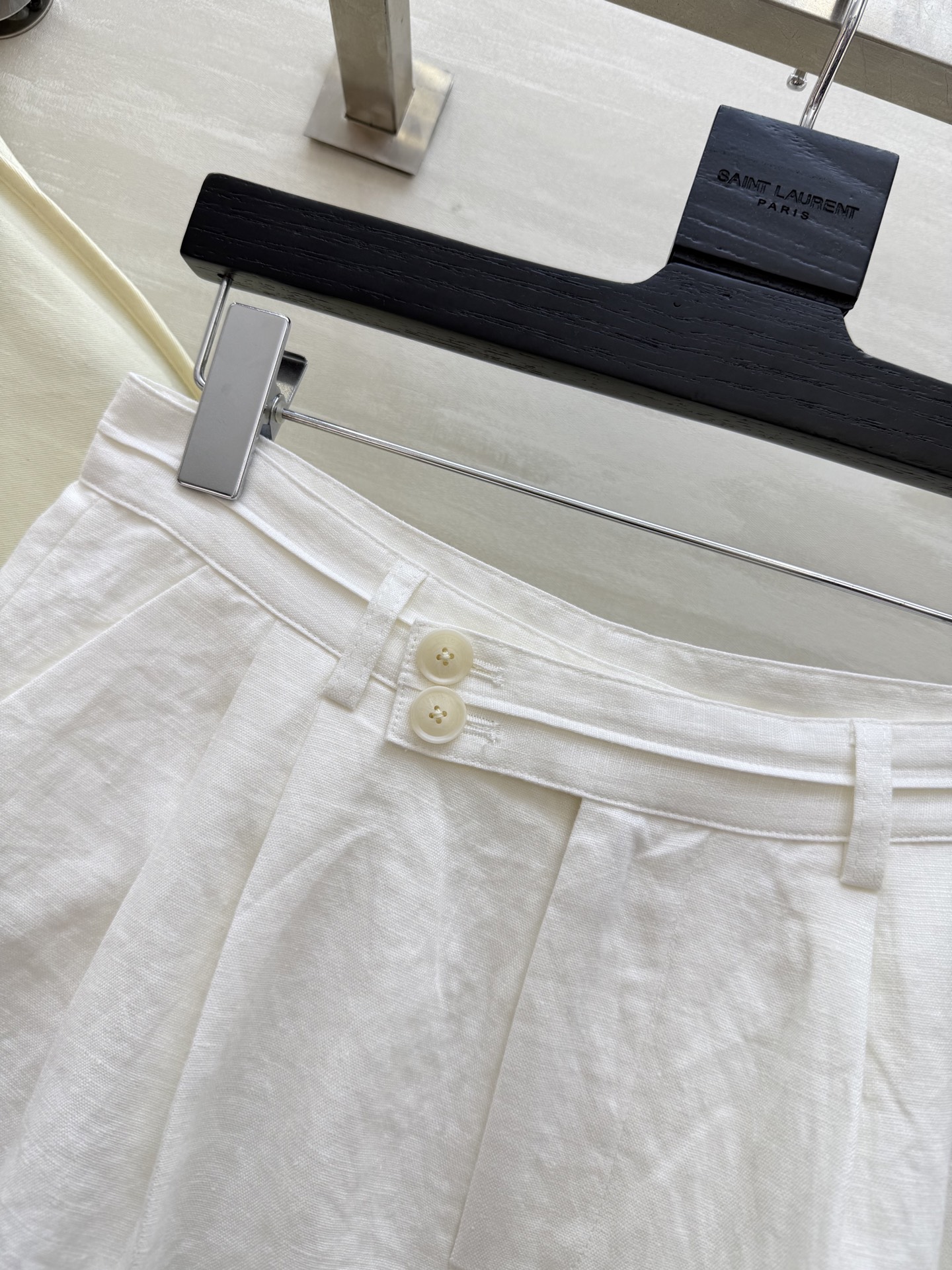 #LP¹¹⁵新款logo刺绣装饰套装 采用进口的亚麻面料 透气感很好 不会容易起皱 短款小马甲搭配高腰阔