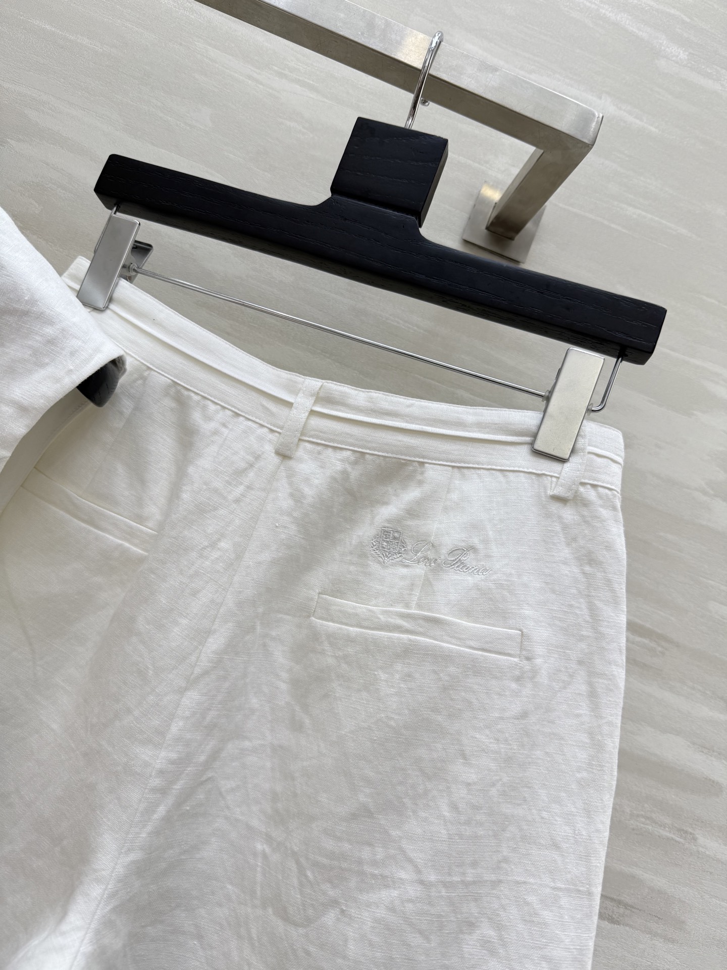 #LP¹¹⁵新款logo刺绣装饰套装 采用进口的亚麻面料 透气感很好 不会容易起皱 短款小马甲搭配高腰阔