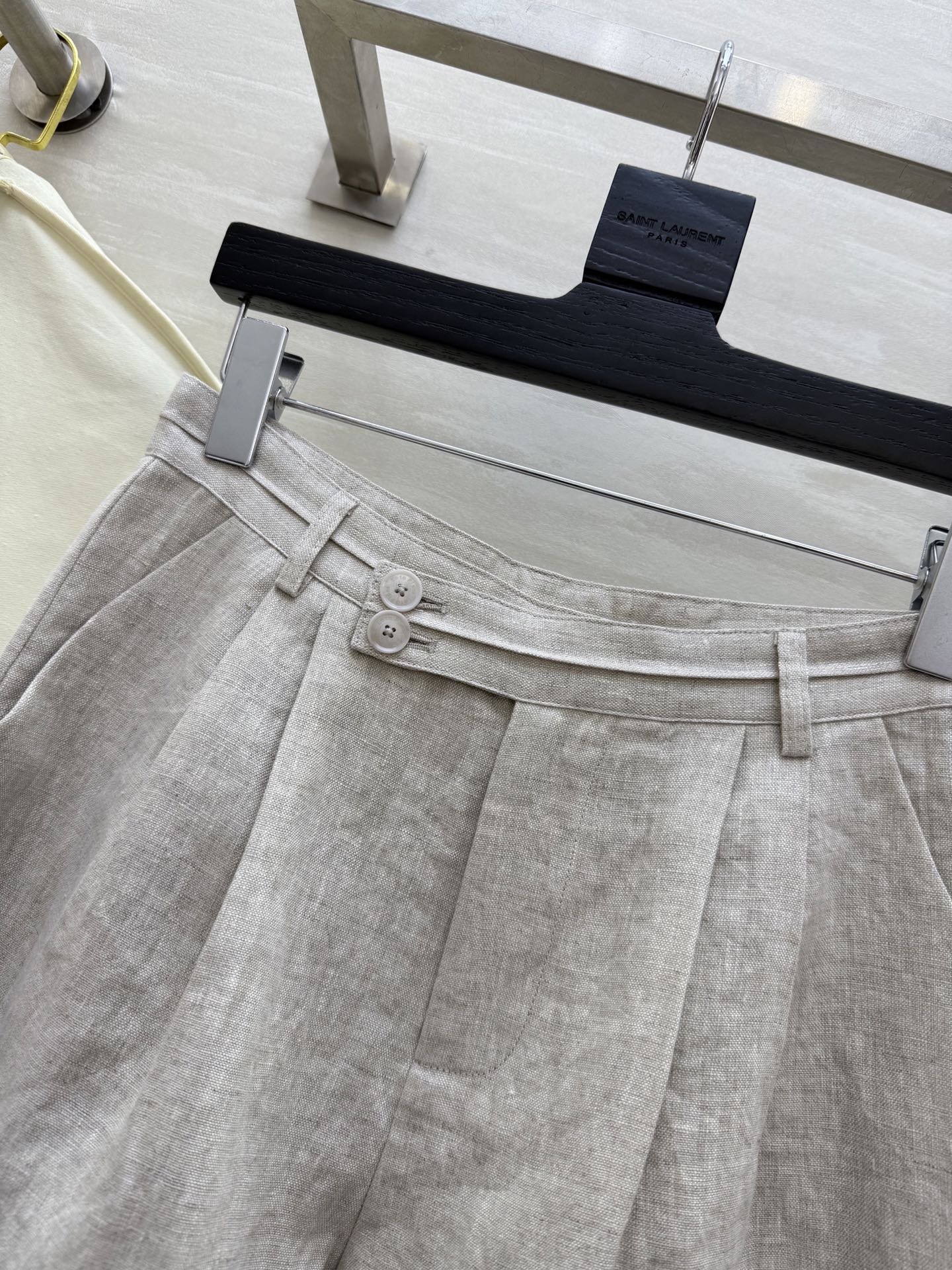 #LP¹¹⁵新款logo刺绣装饰套装 采用进口的亚麻面料 透气感很好 不会容易起皱 短款小马甲搭配高腰阔