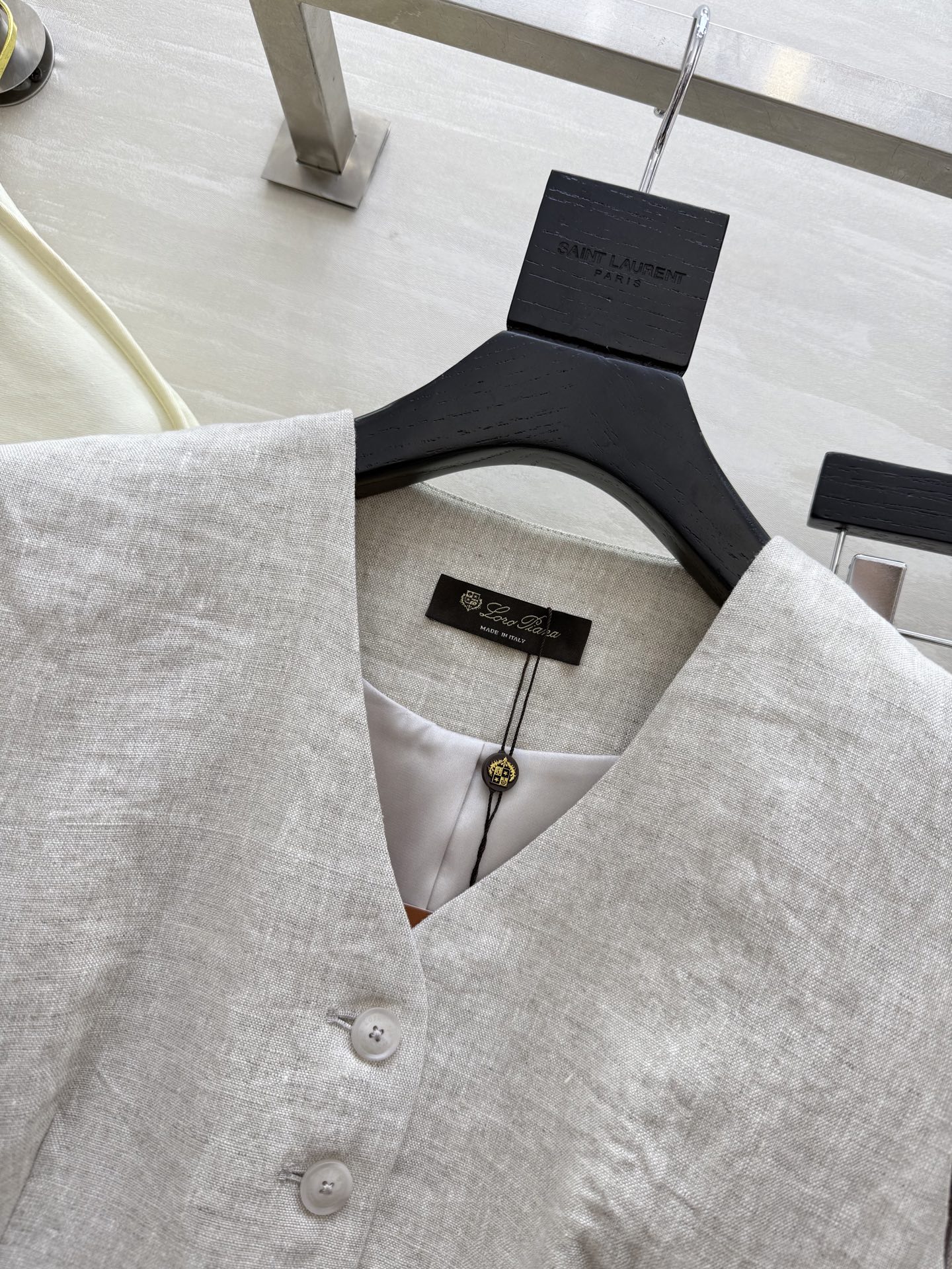 #LP¹¹⁵新款logo刺绣装饰套装 采用进口的亚麻面料 透气感很好 不会容易起皱 短款小马甲搭配高腰阔