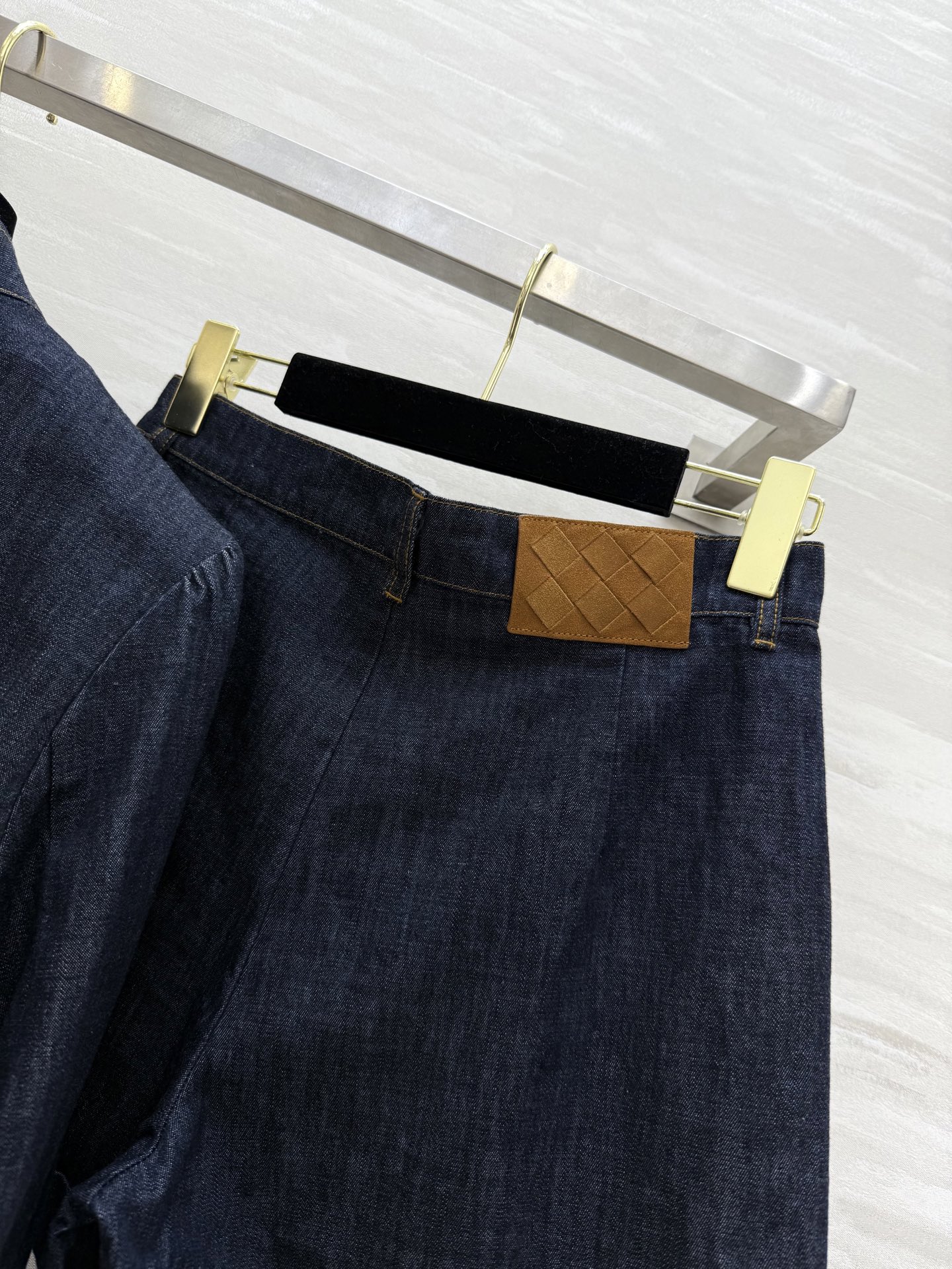 #Bv²⁵新款 牛仔套装 定制轻薄牛仔面料 适合夏日穿搭 金扣装饰兼具时髦精致腔调 可以一套搭配 或者单