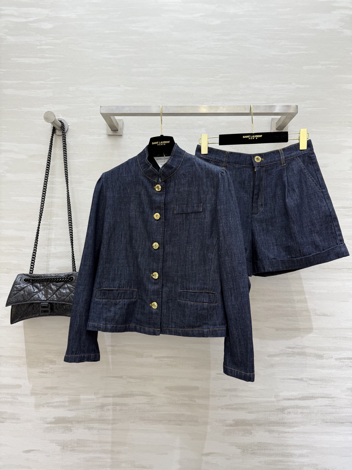 #Bv²⁵新款 牛仔套装 定制轻薄牛仔面料 适合夏日穿搭 金扣装饰兼具时髦精致腔调 可以一套搭配 或者单