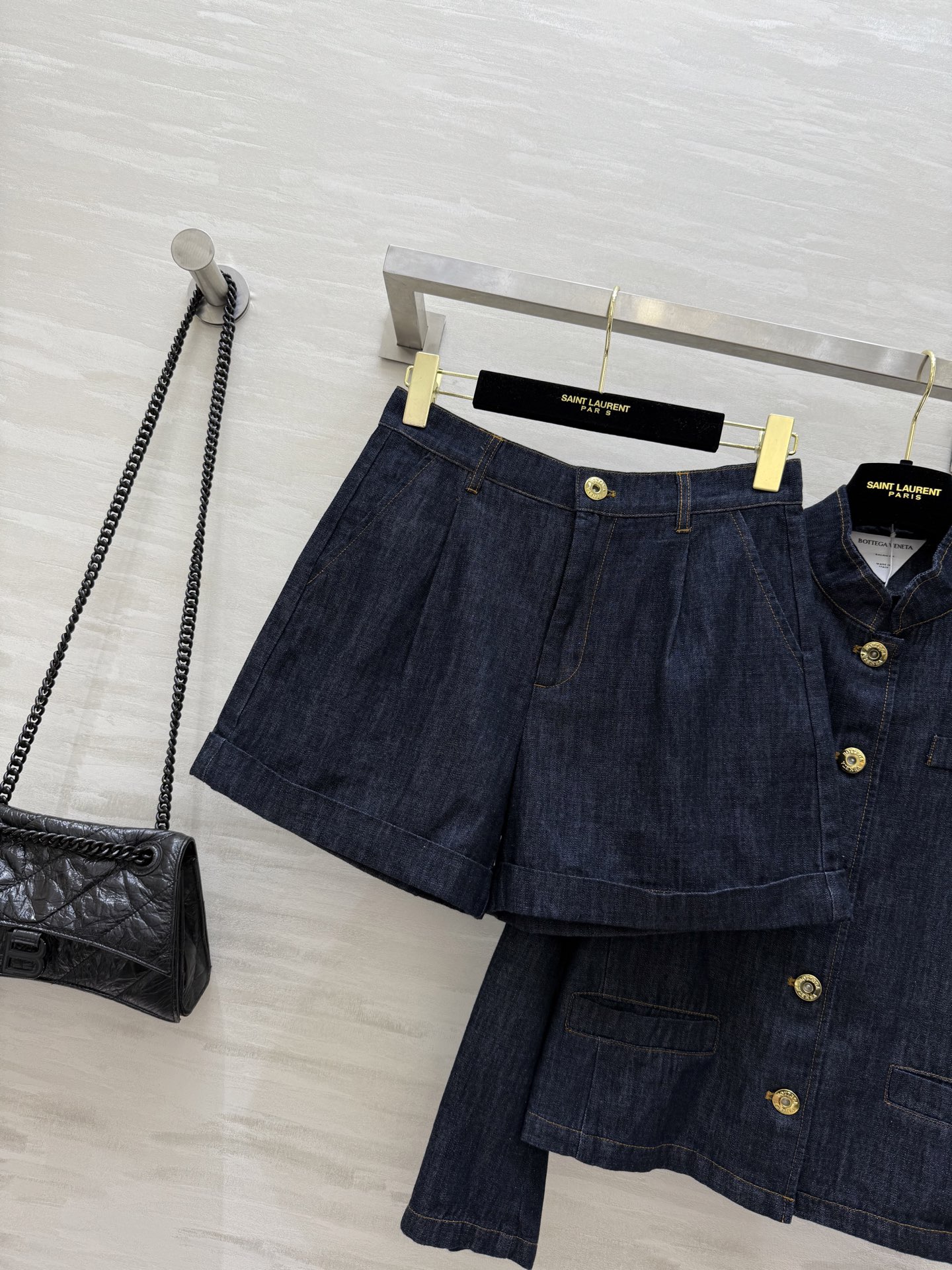 #Bv²⁵新款 牛仔套装 定制轻薄牛仔面料 适合夏日穿搭 金扣装饰兼具时髦精致腔调 可以一套搭配 或者单