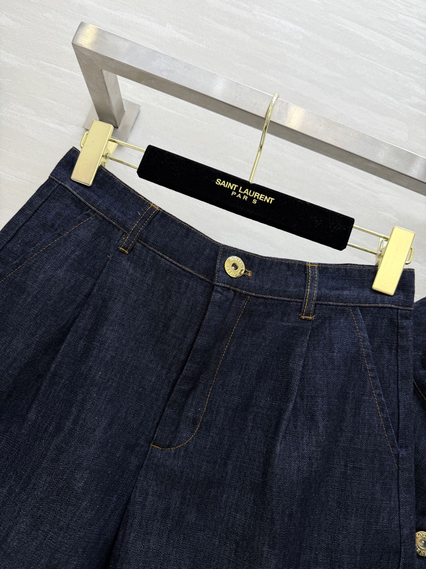 #Bv²⁵新款 牛仔套装 定制轻薄牛仔面料 适合夏日穿搭 金扣装饰兼具时髦精致腔调 可以一套搭配 或者单