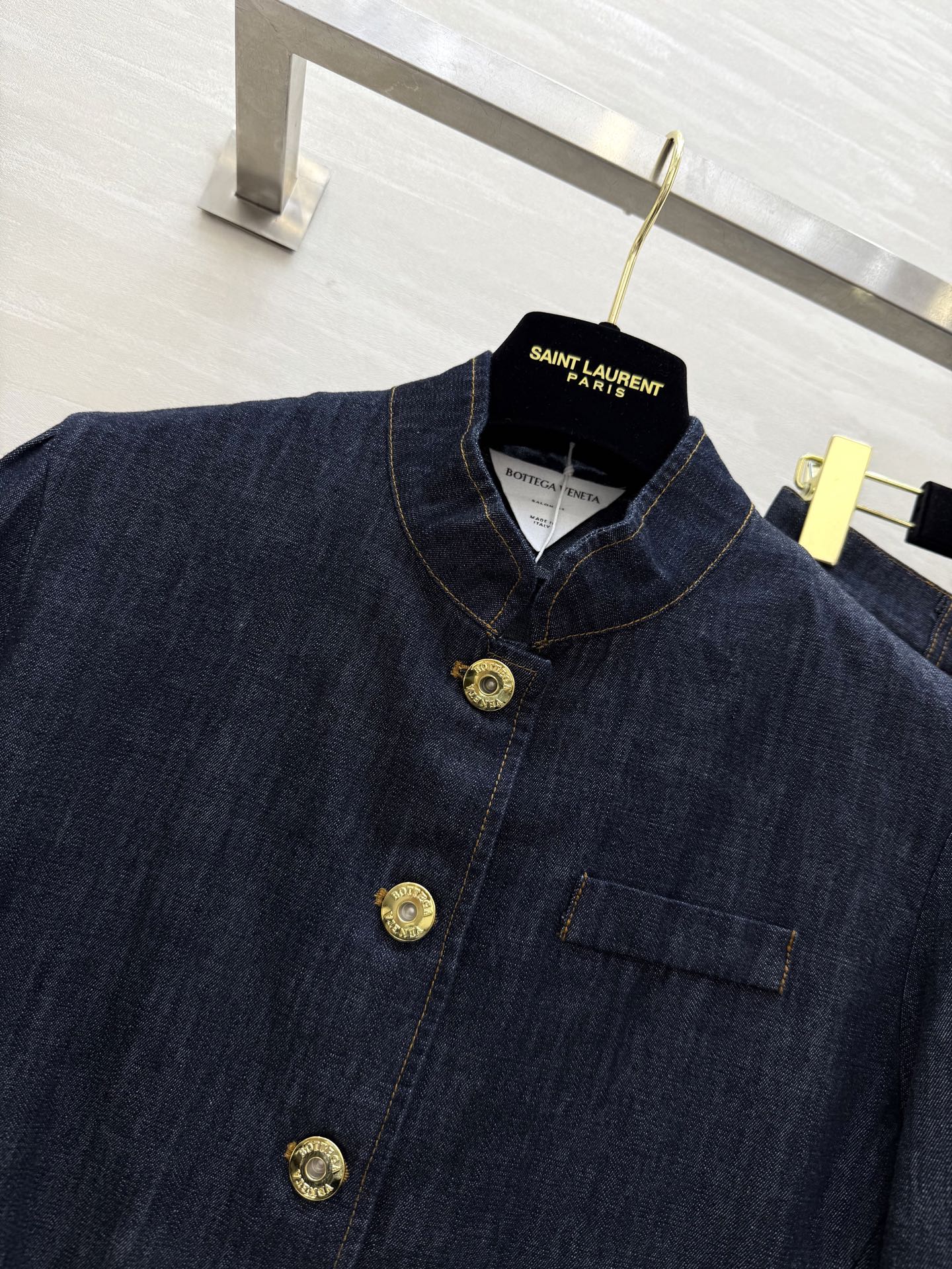 #Bv²⁵新款 牛仔套装 定制轻薄牛仔面料 适合夏日穿搭 金扣装饰兼具时髦精致腔调 可以一套搭配 或者单