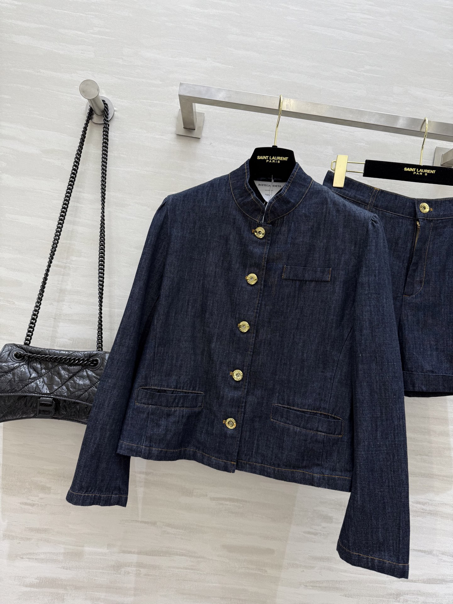 #Bv²⁵新款 牛仔套装 定制轻薄牛仔面料 适合夏日穿搭 金扣装饰兼具时髦精致腔调 可以一套搭配 或者单