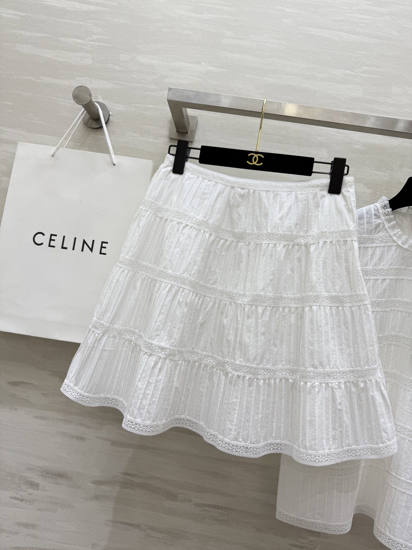 #Celin♡²⁵新款 法式刺绣学院风白色套装 定制凯旋门刺绣水溶花边拼接工艺 采用纯棉面料 一套搭配上