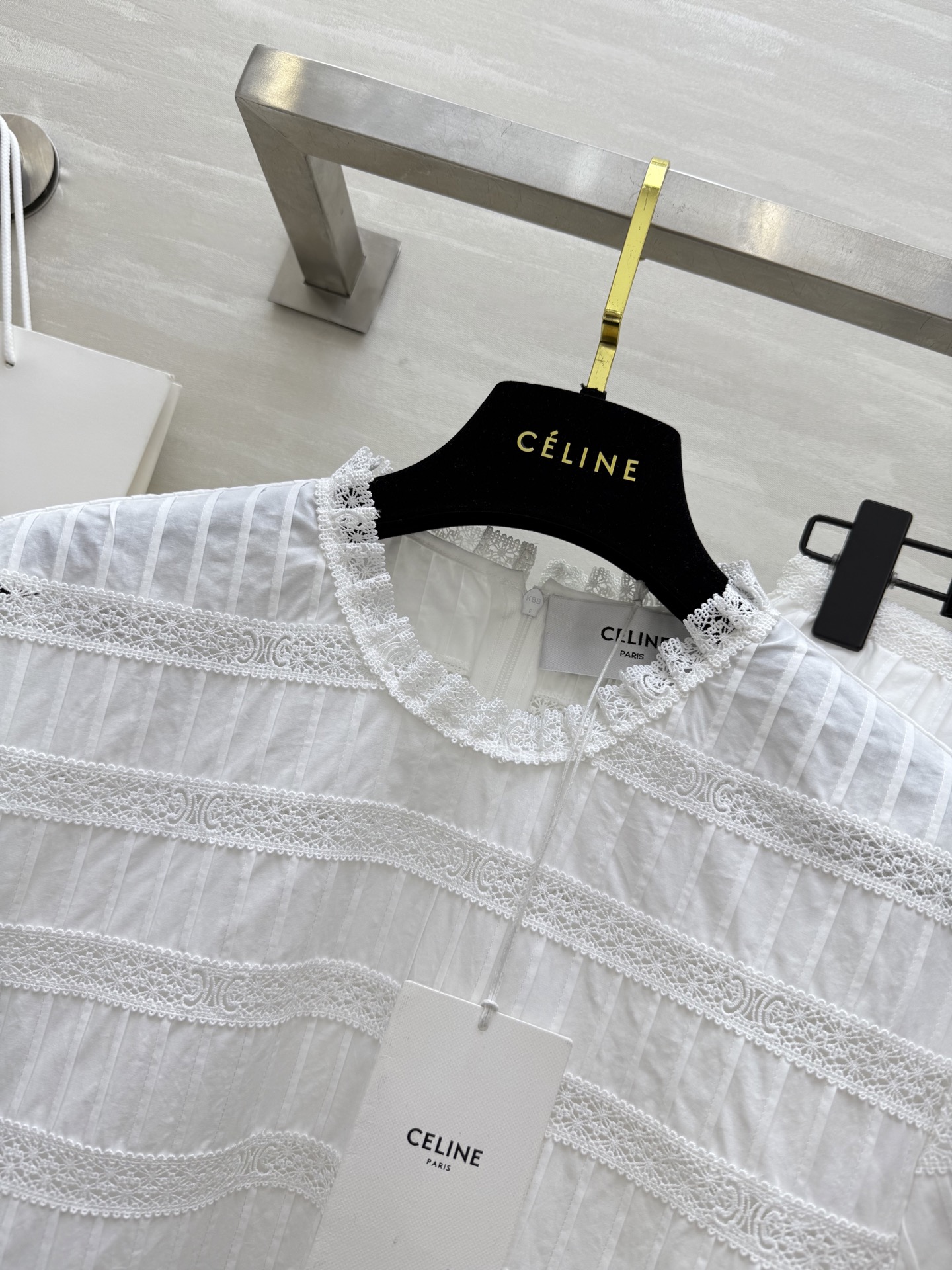 #Celin♡²⁵新款 法式刺绣学院风白色套装 定制凯旋门刺绣水溶花边拼接工艺 采用纯棉面料 一套搭配上