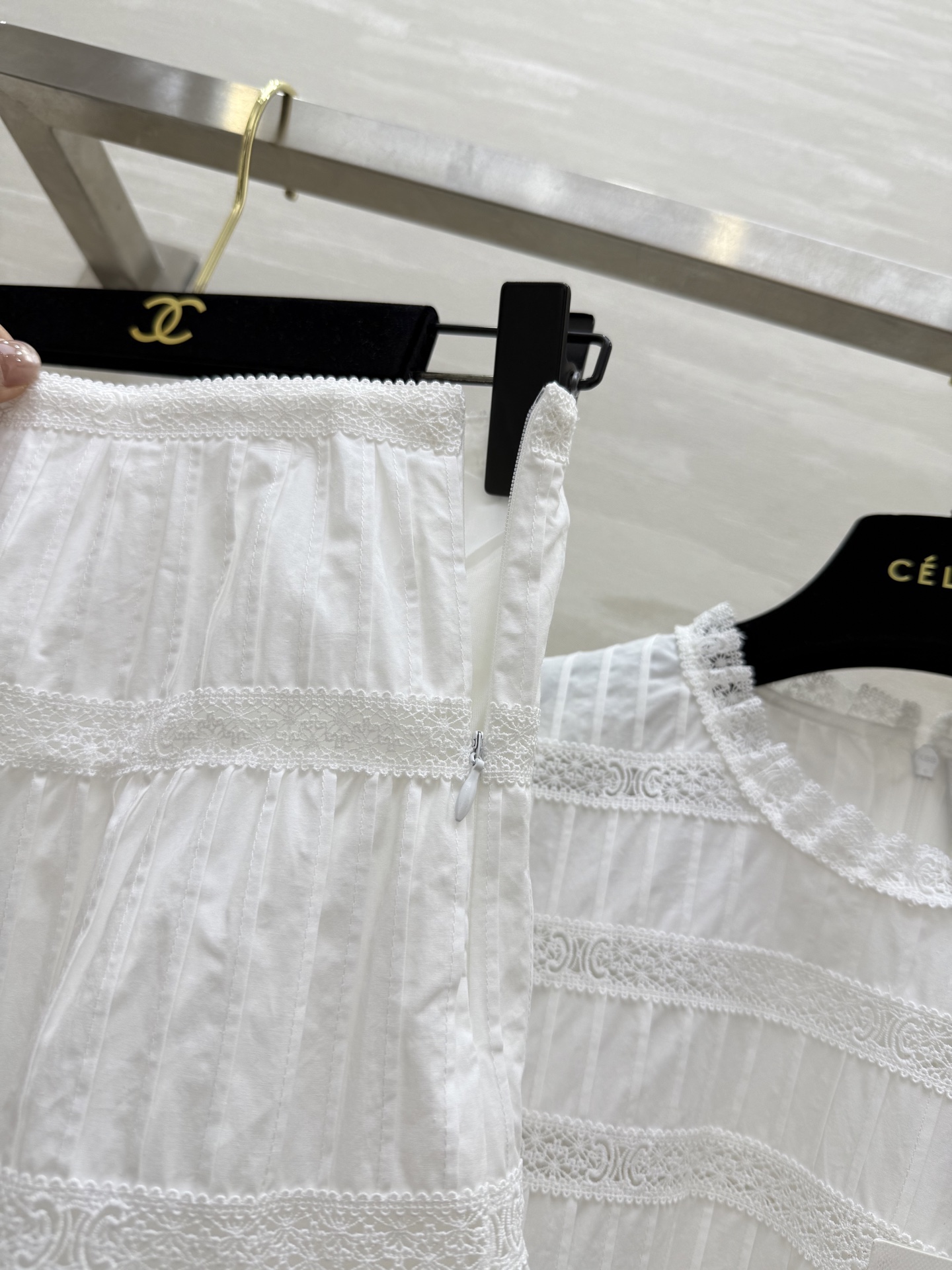 #Celin♡²⁵新款 法式刺绣学院风白色套装 定制凯旋门刺绣水溶花边拼接工艺 采用纯棉面料 一套搭配上