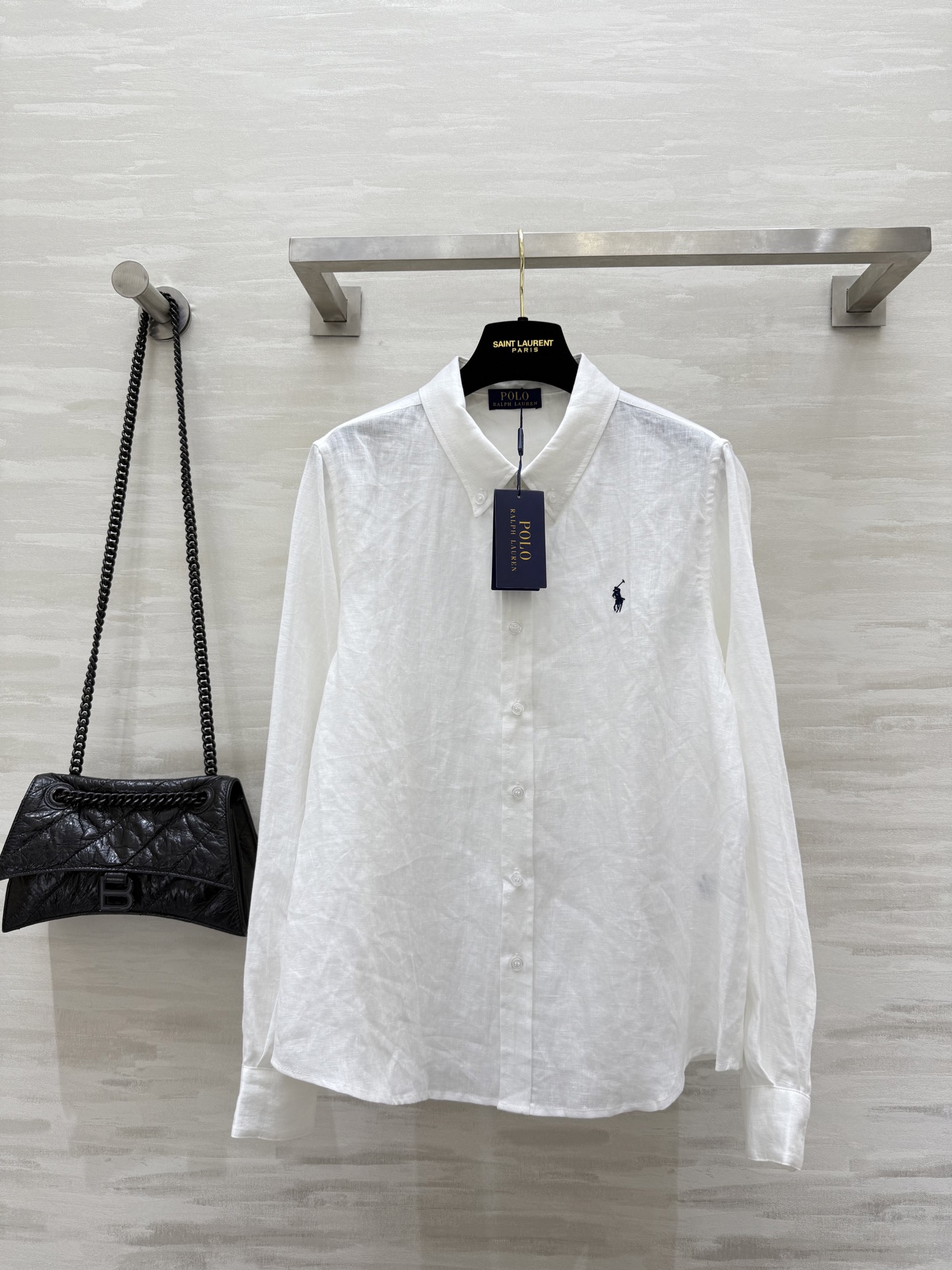 NO:448130,#POLO new logo embroidered linen sunscreen shirt, classic logo embroidery decoration on chest, daily necessities, multi-functional sun protection with out-of-story concave shape, using linen fabric, breathable and comfortable, high-quality customization, spot first-time sizeS/M/L (size s-shoulder width 40, bust 104, 63 length),,alexander wang19860909#POLO新款 logo刺绣亚麻防晒衬衣 胸前经典logo刺绣装饰 日常必备款 出街凹造型防晒多功能 采用亚麻面料 透气又贴身舒适 高品质定制 现货首发sizeS/M/L（s码肩宽40,胸围104,衣长63）,,alexander wang,Women's clothing