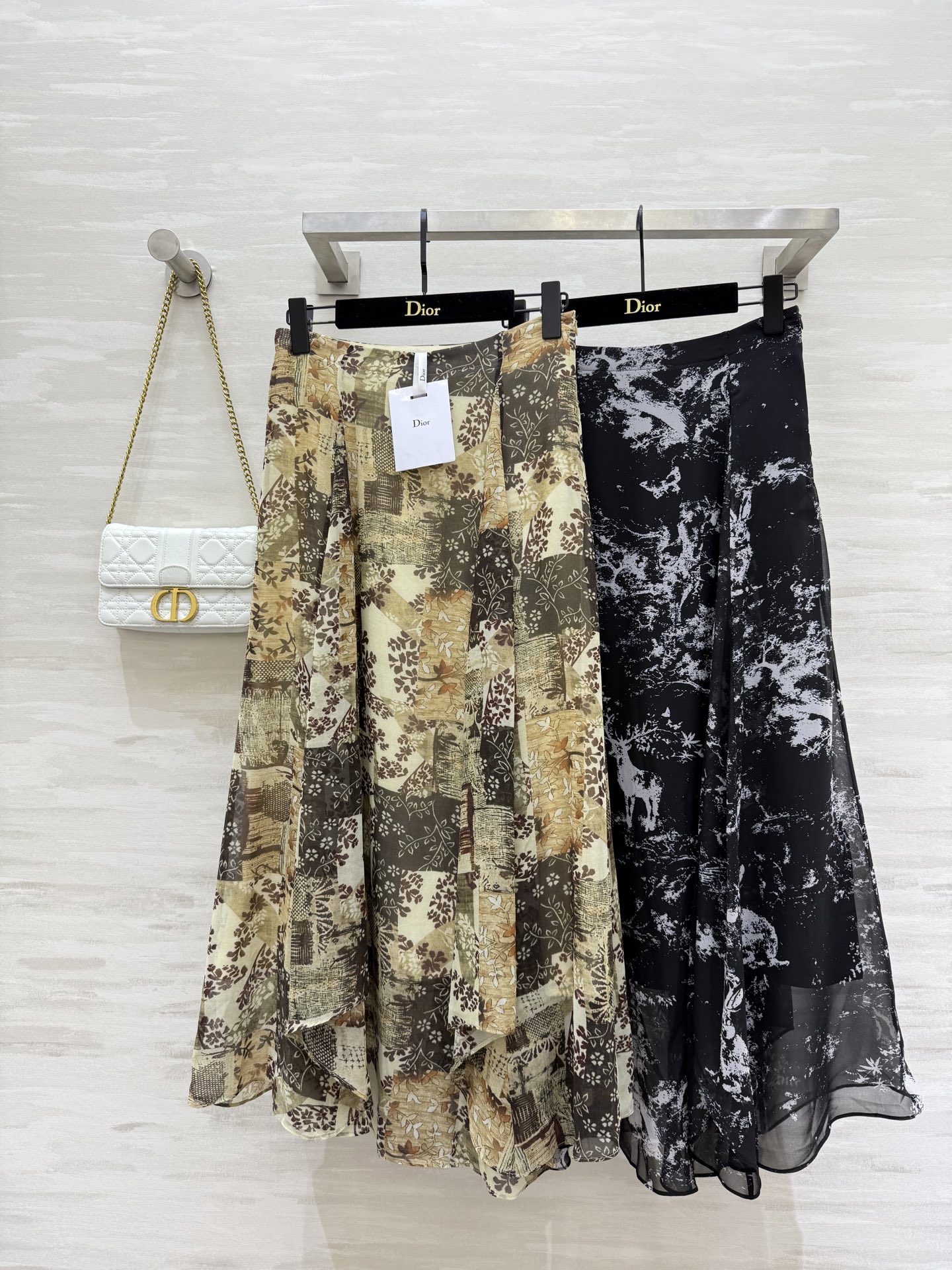 NO:449140,#DIO new irregular printed skirt, high quality customization, spot first-time sizeS/M/L/XL (size size 68, skirt length 96),,dior, skirts,alexander wang19860909#DIO新款不规则印花半裙 高品质定制 现货首发sizeS/M/L/XL（s码腰围68,裙长96）,,dior,skirts,alexander wang,Women's clothing