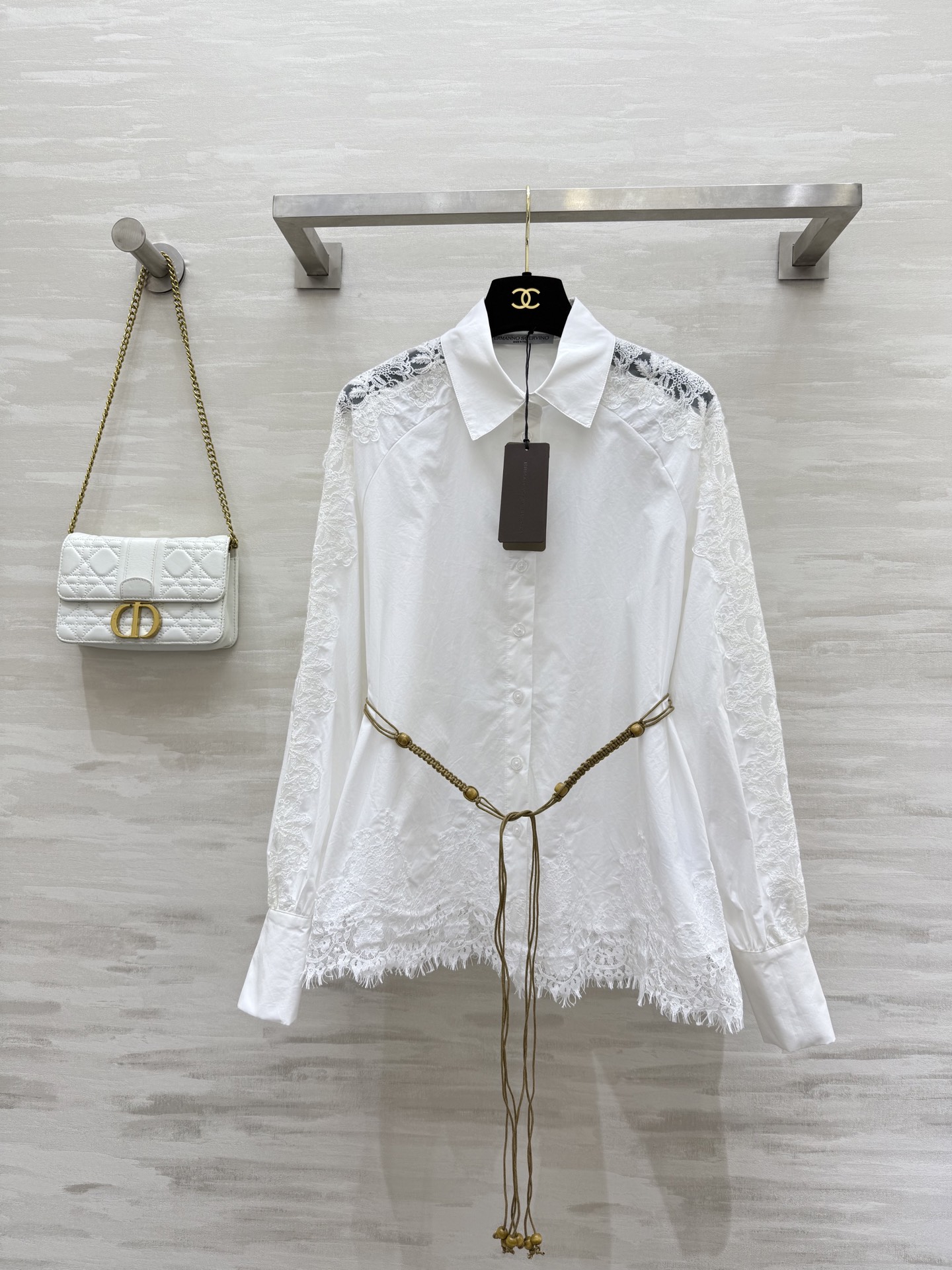 NO:449219,#ErmannoScervin King of Lace Elegant and noble water-soluble lace spliced ​​shirt Waist belt strap waist and waist slimming High-quality customization Spot sizeS/M/L (size s shirt shoulder-fall bust 100, 64 length), Shirts,alexander wang19860909#ErmannoScervin蕾丝之王 优雅高贵水溶蕾丝拼接衬衣 腰部腰带绑带收腰显瘦 高品质定制 现货首发sizeS/M/L（s码衬衫落肩胸围100,衣长64）,,shirts,alexander wang,Women's clothing