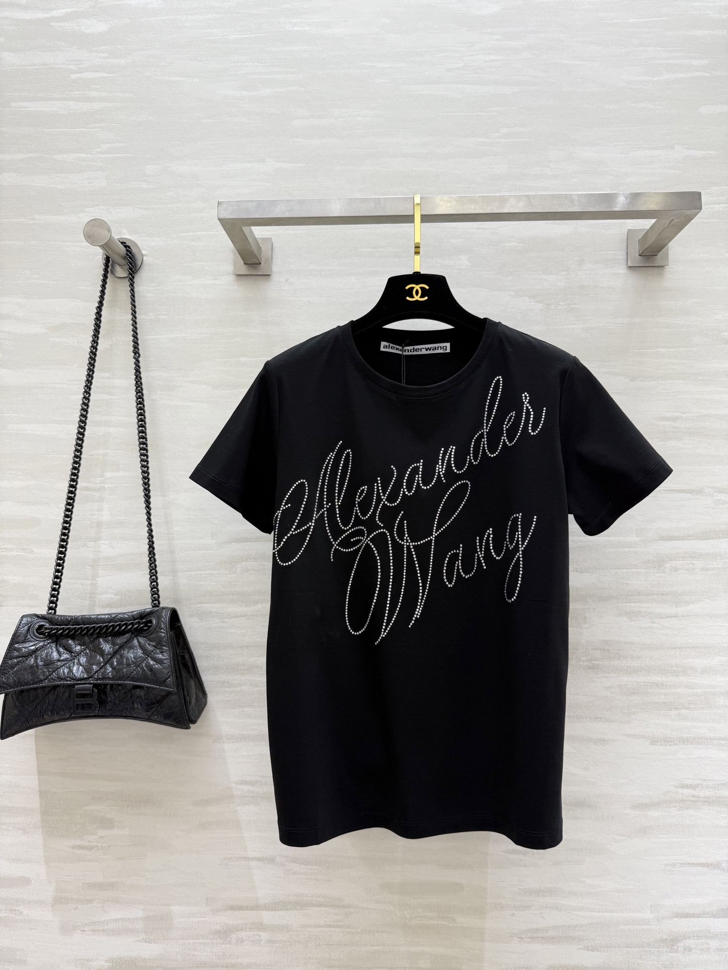 NO:451439,#AW new model, star ironing diamond short-sleeved T-shirt, customized mercerized cotton fabric, skin-friendly and comfortable, high-quality customization, spot first-time sizeS/M/L (M size shoulder width 38, bust 90, length 60),, T-shirt,tees, t-shirt,alexander wang19860909#AW新款 满天星烫钻短袖T恤 定制丝光棉面料亲肤舒适 高品质定制 现货首发sizeS/M/L（M码肩宽38,胸围90,衣长60）,,T-shirt,tees，t-shirt,alexander wang,Women's clothing
