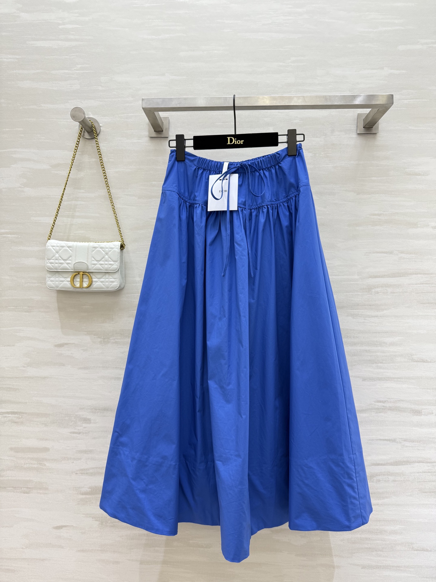 NO:451444,#DIO new thin waist knot skirt minimalist slack high-end cotton texture skin-friendly and comfortable high-quality spot first-time sizeS/M/L(),,dior,skirts,alexander wang19860909#DIO新款细腰结半裙 极简主义 松弛高级 棉布质地亲肤舒适 高品质 现货首发sizeS/M/L（）,,dior,skirts,alexander wang,Women's clothing
