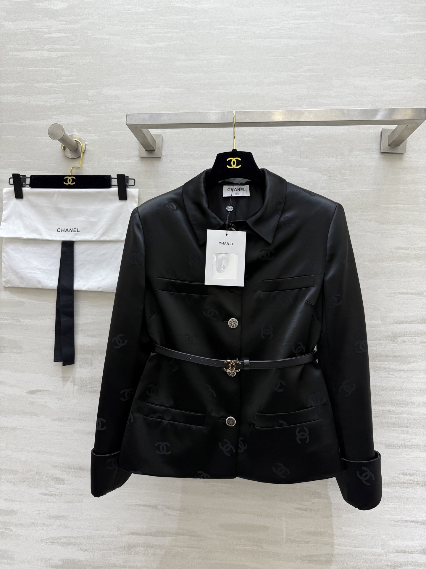 NO:451911,#Chane early autumn new style double C letter jacquard acetic acid jacket high quality customization spot first sizeS/M/L/XL (M size shoulder width 40, bust 92, length 62), chanel, jackets & coats, alexander wang19860909#Chane早秋新款 双C字母提花醋酸外套 高品质定制 现货首发sizeS/M/L/XL（M码肩宽40,胸围92,衣长62）,,chanel,jackets & coats,alexander wang,Women's clothing