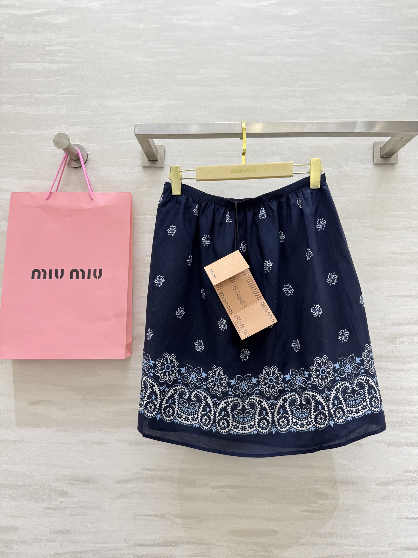 NO:451923,#Miumi new product♀Ancient style print mid-length skirt High-quality customization Spot first-time sizeS/M/L (size size 66, length 50),miumiu, skirts,alexander wang19860909#Miumi新品♀ 古风穿搭印花中长款半裙 高品质定制 现货首发sizeS/M/L（s码腰围66,衣长50）,,miumiu,skirts,alexander wang,Women's clothing