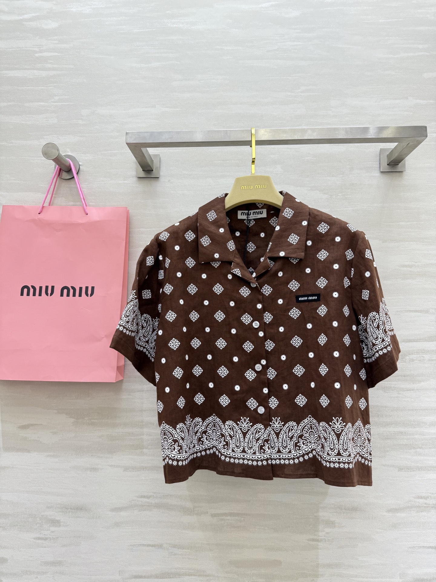 NO:451986,#Miumi new product♀Ancient style dressing and vacation series printed shirts, high-quality customization, spot first-time sizeS/M/L (size s-shoulder width 42, bust 100, length 49),,miumiu,alexander wang19860909#Miumi新品♀ 古风穿搭度假系列印花衬衣 高品质定制 现货首发sizeS/M/L（s码肩宽42,胸围100,衣长49）,,miumiu,alexander wang,Women's clothing