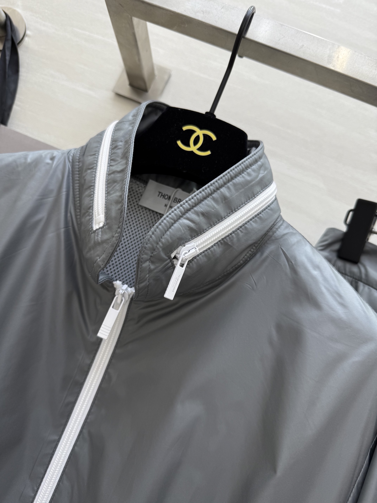 #TB²⁵新款运动系列 学院少女风 灰色记忆丝尼龙夹克+中长款压褶半裙 集减龄和时髦于一身的套装 配色很