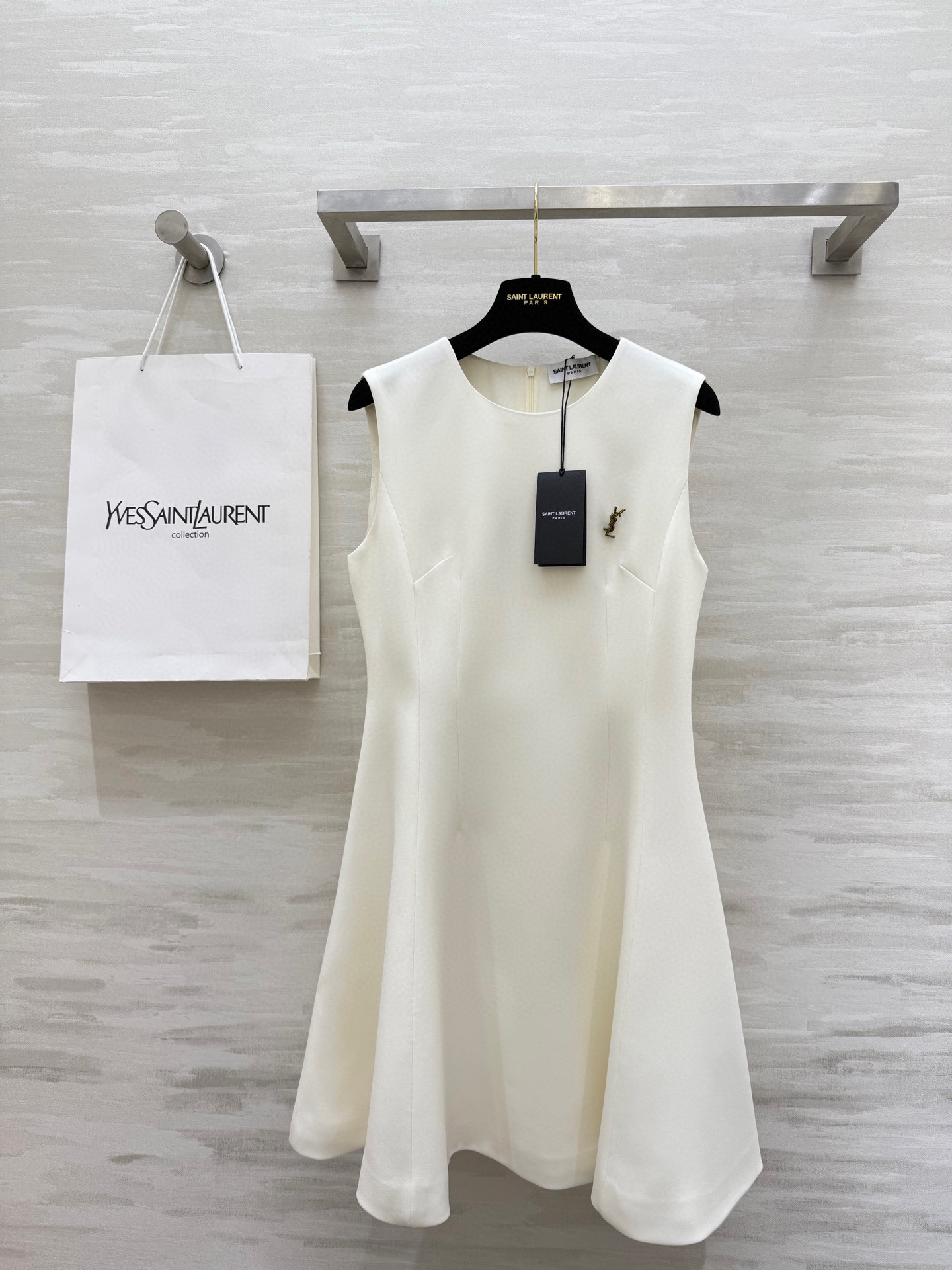 NO:455654,#yslss French Hepburn style waist-closing dress Customized acetic acid fabric luxurious and high-end three-dimensional tailoring atmospheric slimming High-quality customization Spot first-time sizeS/M/L/XL (M size bust 88, waist 74, skirt length 90), saint laurent, skirts, alexander wang19860909#yslss法式赫本风收腰连衣裙 定制醋酸面料奢华高级 立体剪裁大气显瘦 高品质定制 现货首发sizeS/M/L/XL（M码胸围88,腰围74,裙长90）,,saint laurent,skirts,alexander wang,Women's clothing