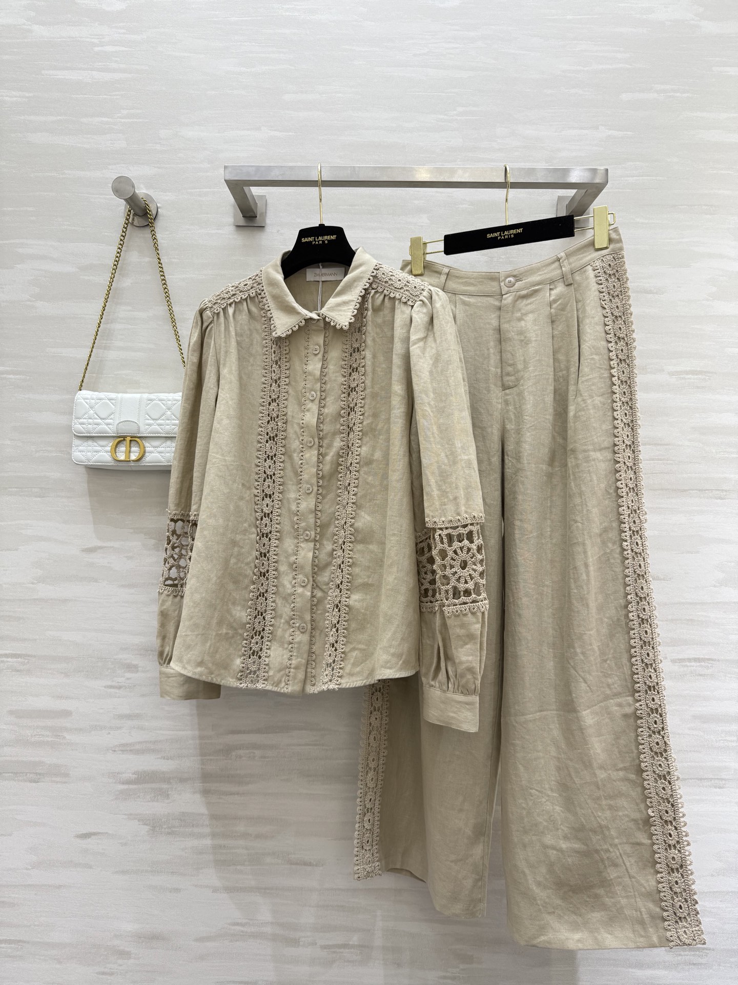 NO:456239,Shirts, trousers.#Zimm new style vacation style series linen set French linen hollow water-soluble plate flower embroidery splicing technology retro palace style top body so beautiful that there is no friends white and rich beauty must be purchased High-quality customization spot first-time sizeS/M/L (size s shirt shoulder width 37, bust 112, length 60, pants waist 66, hip 104, pants length 101),,shirts,alexander wang19860909衬衫,长裤.#Zimm新款 度假风系列 亚麻套装 法式亚麻镂空水溶盘花刺绣拼接工艺 复古宫廷风 上身美到没朋友 白富美必入 高品质定制 现货首发sizeS/M/L（s码衬衫肩宽37,胸围112,衣长60 ,裤子腰围66,臀围104,裤长101）,,shirts,alexander wang,Women's clothing