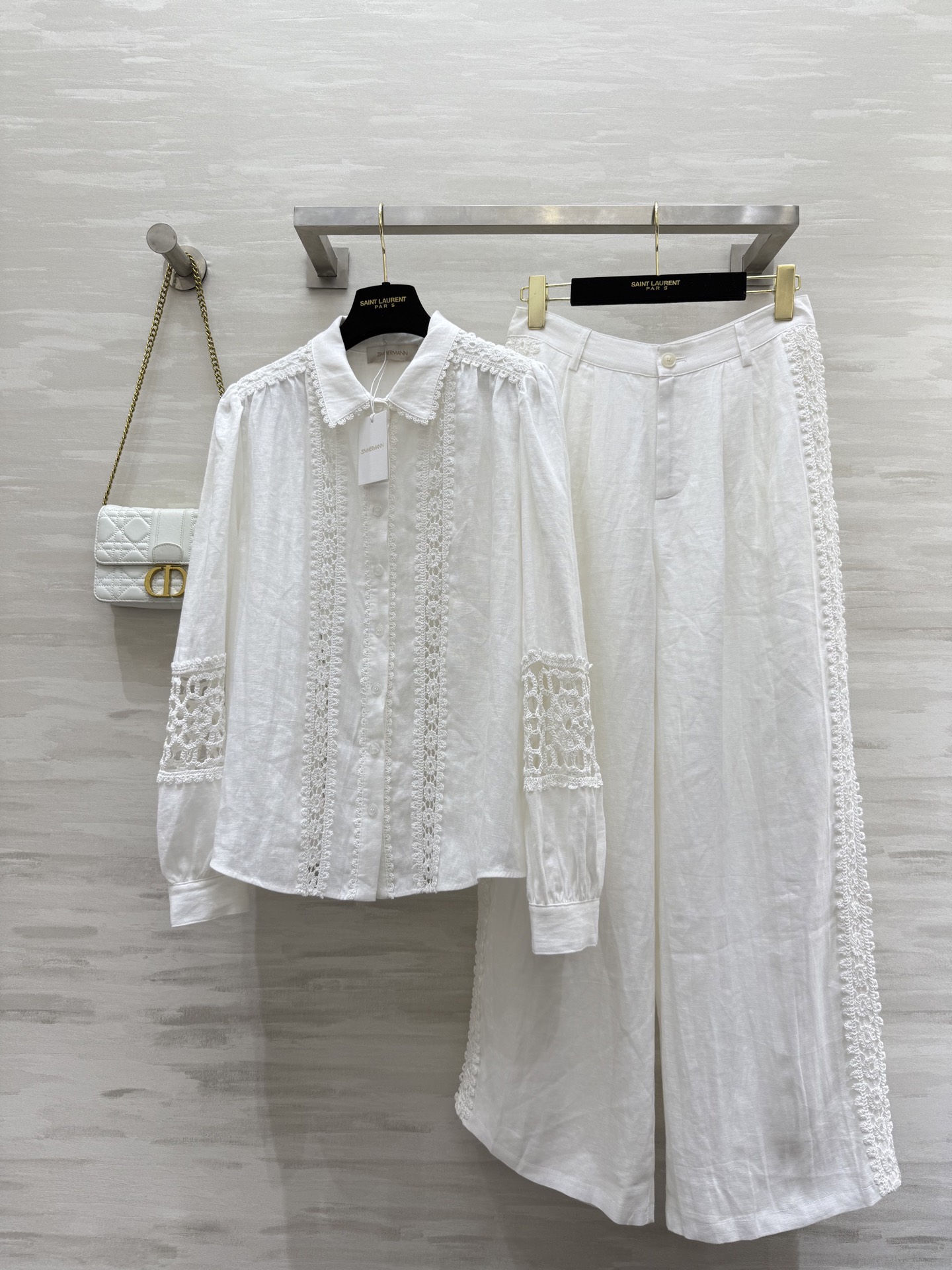 NO:456246,Shirts, trousers #Zimm new style vacation style linen set French linen hollow water-soluble plate flower embroidery splicing technology retro palace style top body beautiful so that there is no friends white and rich beauty must be purchased High-quality customization spot first-time sizeS/M/L (size s shirt shoulder width 37, bust 112, length 60, pants waist 66, hip 104, pants length 101),,shirts,alexander wang19860909衬衫,长裤#Zimm新款 度假风系列 亚麻套装 法式亚麻镂空水溶盘花刺绣拼接工艺 复古宫廷风 上身美到没朋友 白富美必入 高品质定制 现货首发sizeS/M/L（s码衬衫肩宽37,胸围112,衣长60 ,裤子腰围66,臀围104,裤长101）,,shirts,alexander wang,Women's clothing