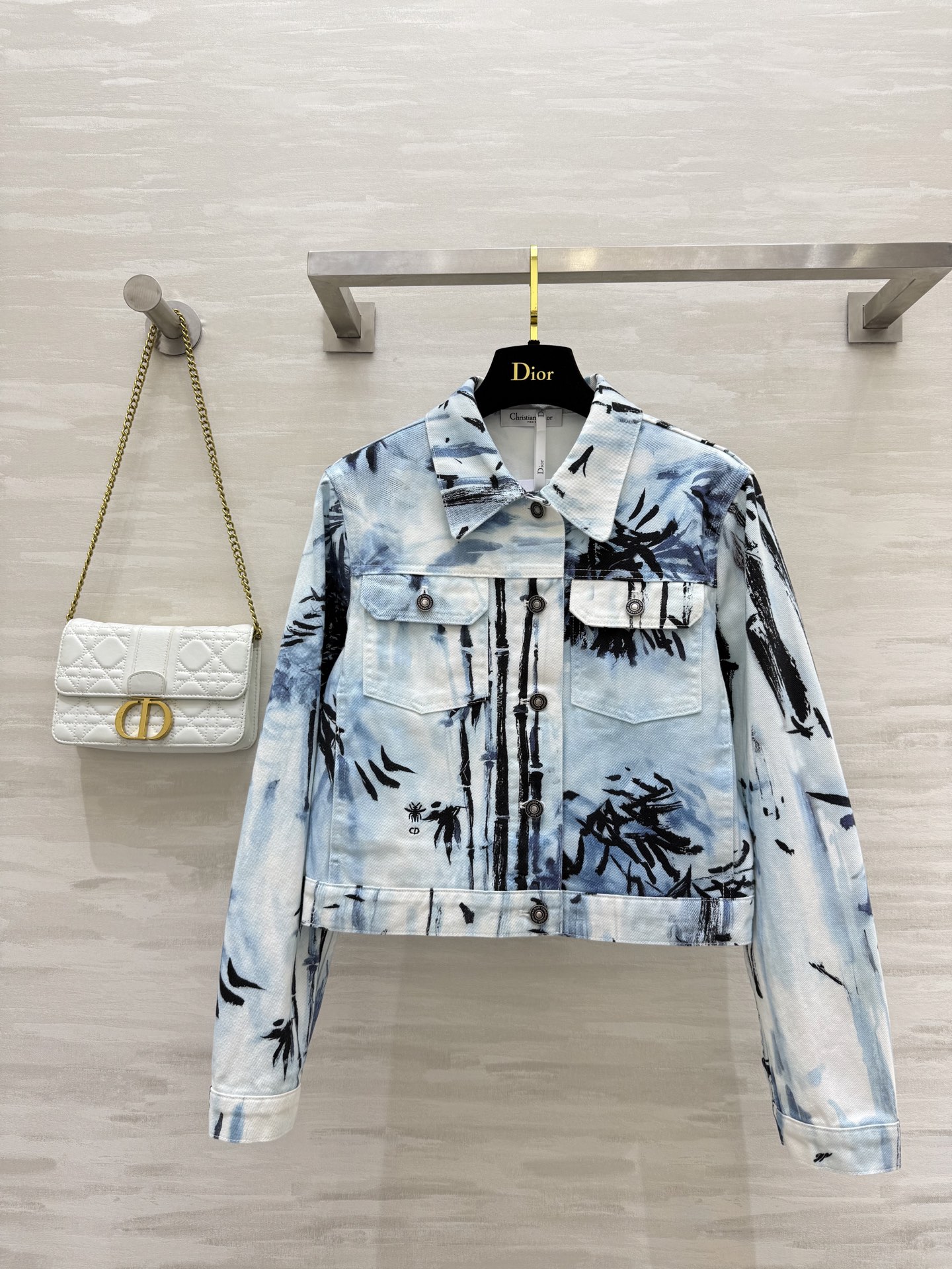 NO:456817,#DIOFall Maozhuruyi printed denim jacket Customized mold opening hardware buttons High quality Spot first-time size36/38/40 (36 size shoulder width 40, bust 88, length 44,,dior, jackets & coats,alexander wang19860909#DIOFall茂竹茹伊印花牛仔外套 定制开模五金纽扣 高品质 现货首发size36/38/40（36码肩宽40,胸围88,衣长44,,dior,jackets & coats,alexander wang,Women's clothing