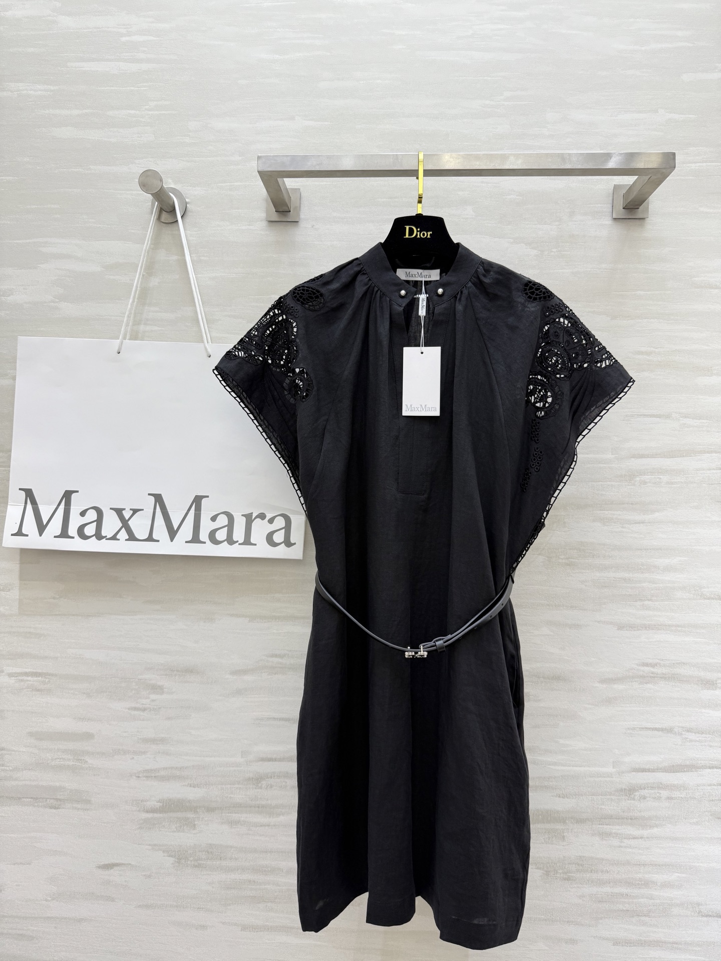 NO:456829,#Maxmar Simple and luxurious style Heavy industry embroidered linen dresses Essential French holidays Imported linen fabrics are lightweight and delicate and comfortable, court style small flying sleeves Design M-shaped belts with natural waist-hugging, style interpretation of casual and elegant commuting style High-quality customization Spot first-time sizeS/M/L (size size 110, skirt length 90, suspender bust 90), skirts, alexander wang19860909#Maxmar简奢风 重工缕空刺绣亚麻连衣裙 气质法式度假必备 进口亚麻面料质感轻盈细腻又舒适 宫廷风小飞袖 设计M字腰带搭配自然收腰 版型演绎随性优雅通勤风 高品质定制 现货首发sizeS/M/L（s码胸围110,裙长90,吊带胸围90）,,skirts,alexander wang,Women's clothing