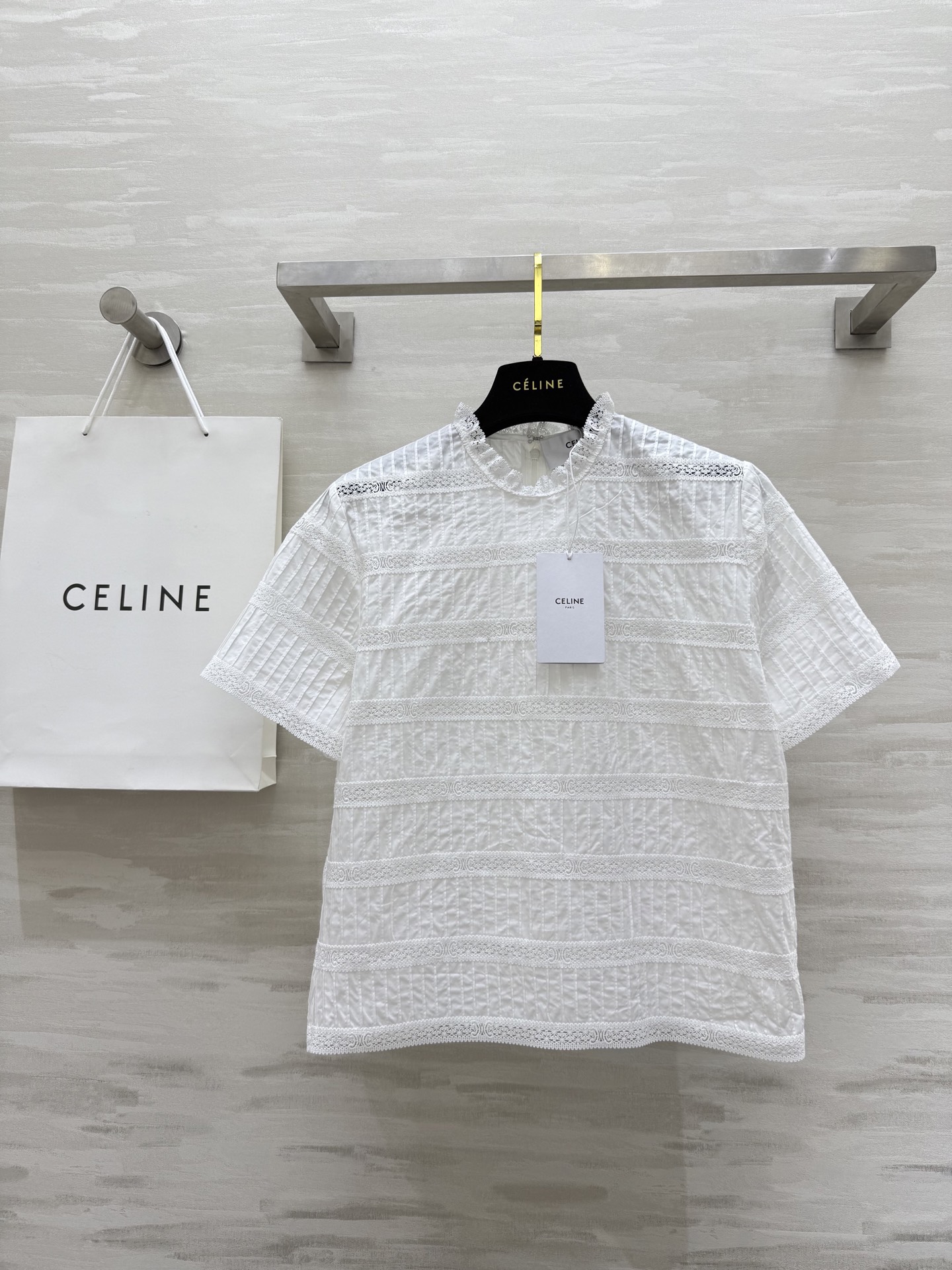 NO:456848,#Celin new French embroidery academy white suit Customized Arc de Triomphe embroidery water-soluble lace splicing technology uses pure cotton fabric. A set of top body looks slim and tall. It can be sweet and salty. It has elegant and fresh temperament. High-quality customization. Spot sizeS/M/L (size s-size top with shoulder width of 38, bust 92, length of 53, skirt waist 64, hip 96, skirt length 43).,,celine, skirt 9irts,alexander wang19860909#Celin新款 法式刺绣学院风白色套装 定制凯旋门刺绣水溶花边拼接工艺 采用纯棉面料 一套搭配上身显瘦又高挑 可甜可盐 自带优雅与清新减龄气质 高品质定制 现货首发sizeS/M/L（s码上衣肩宽38,胸围92,衣长53,半裙腰围64,臀围96,裙长43）上.,,celine,skirts,alexander wang,Women's clothing