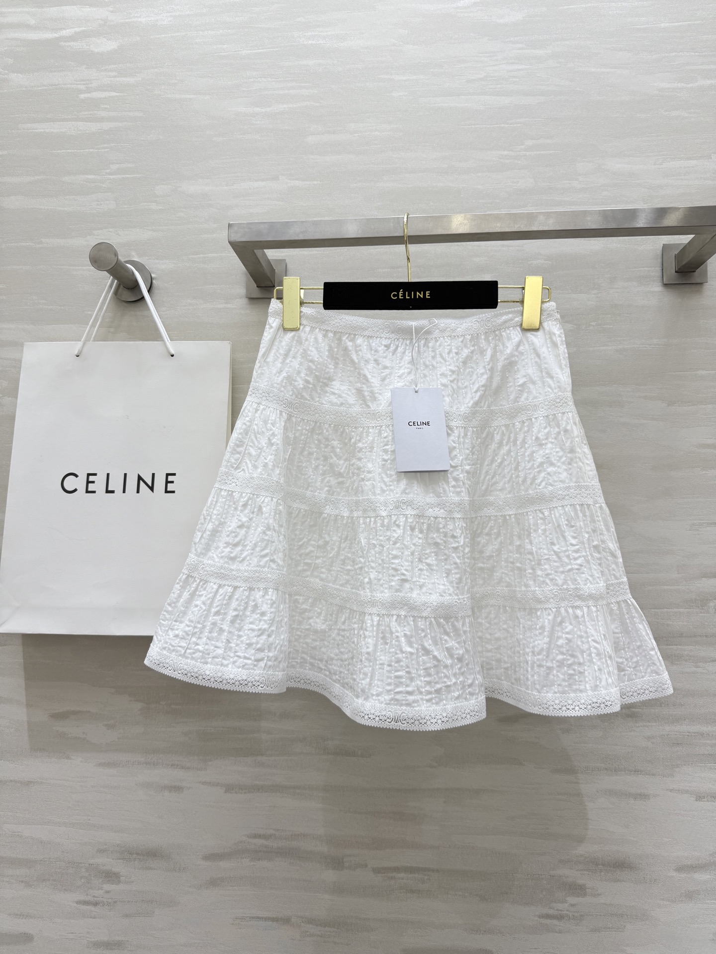 NO:456860,#Celin new French embroidery college style white set Customized Arc de Triomphe embroidery water-soluble lace splicing technology uses pure cotton fabric. A set of top body looks slim and tall. It can be sweet and salty. It has elegant and fresh temperament. High-quality customization. Spot sizeS/M/L (size s top with shoulder width of 38, bust 92, length of 53, skirt waist 64, hip 96, skirt 43 skirts, celine, skirts, alexander wang19860909#Celin新款 法式刺绣学院风白色套装 定制凯旋门刺绣水溶花边拼接工艺 采用纯棉面料 一套搭配上身显瘦又高挑 可甜可盐 自带优雅与清新减龄气质 高品质定制 现货首发sizeS/M/L（s码上衣肩宽38,胸围92,衣长53,半裙腰围64,臀围96,裙长43半裙,,celine,skirts,alexander wang,Women's clothing