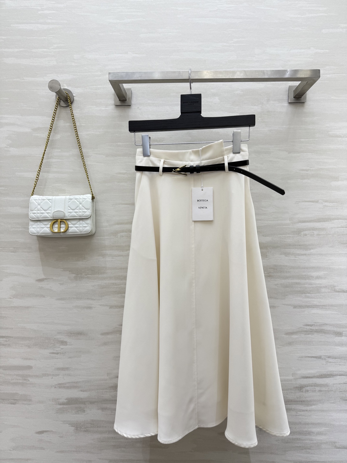 NO:458377,#Bv early autumn new skirt, delivery belt embellishment exquisite and high-end three-dimensional tailoring style, high-quality customization, spot-on sizeS/M/L (size size 66, skirt length 80, bottega veneta, skirts, alexander wang19860909#Bv早秋新款 半裙 配送腰带点缀精致高级 立体剪裁版型上身非常显瘦 高品质定制 现货首发sizeS/M/L（s码腰围66,裙长80,,bottega veneta,skirts,alexander wang,Women's clothing