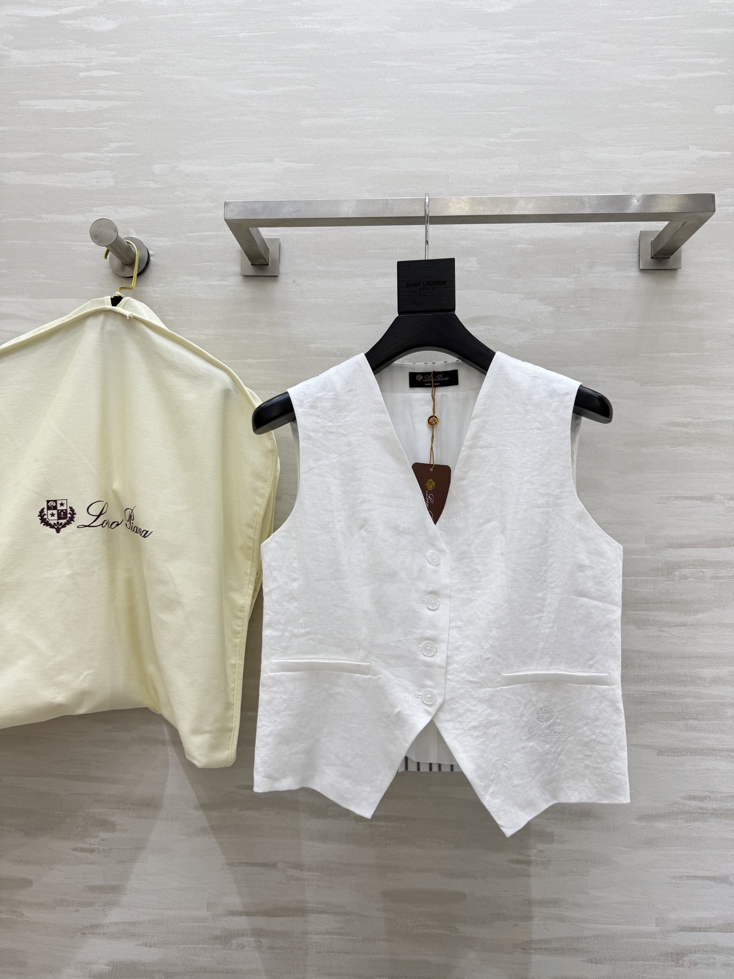NO:458397,#LP early autumn new style cotton and linen vest back design splicing stripes Customized cotton and linen fabric Pocket heavy industry logo embroidery High quality Spot first-time sizeS/M/L (size s size 90, garment length 50), loro piano, alexander wang19860909#LP早秋新款 棉麻马甲 后背设计感拼接条纹 定制棉麻面料 口袋重工logo刺绣 高品质 现货首发sizeS/M/L（s码胸围90,衣长50）,,loro piana,alexander wang,Women's clothing