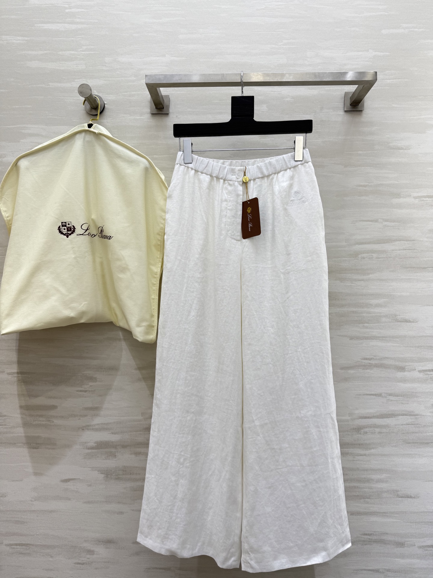 NO:458407,#LP early autumn new style cotton and linen straight trousers Customized high-grade cotton and linen fabric Pocket heavy industry logo embroidery High quality Spot first-time sizeS/M/L (size s waist 66, hip circumference, clothing length), Loro piana, alexander wang19860909#LP早秋新款 棉麻直筒大摆长裤 定制高克重棉麻面料 口袋重工logo刺绣 高品质 现货首发sizeS/M/L（s码腰围66,臀围,衣长）,,loro piana,alexander wang,Women's clothing