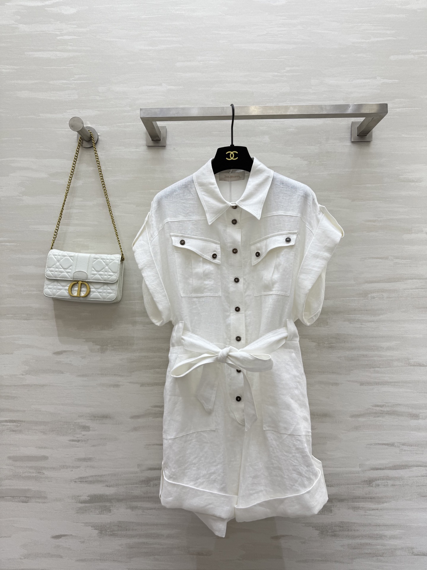 NO:458410,#Zimm vacation series new style, lazy and fashionable curly edges, work jumpsuits, linen fabric texture is delicate and comfortable, classic double pocket design, elastic waist tied straight shorts, pants, super slimming, street photography experts must have trendy products, age-reducing temperament, A and cool, high-quality customization, spot first-time sizeS/M/L (size s-shoulder bust 88, waist 86, hip 100, 76 length),, shorts, alexander wang19860909#Zimm度假系列新款 慵懒时髦卷边 工装连体裤 亚麻面料质感细腻舒适 经典双口袋设计 松紧腰系带直筒短裤裤型上身超级显瘦 街拍达人必备潮品 减龄气质又A又飒 高品质定制 现货首发sizeS/M/L（s码落肩胸围88,腰围86,臀围100,衣长76）,,shorts,alexander wang,Women's clothing