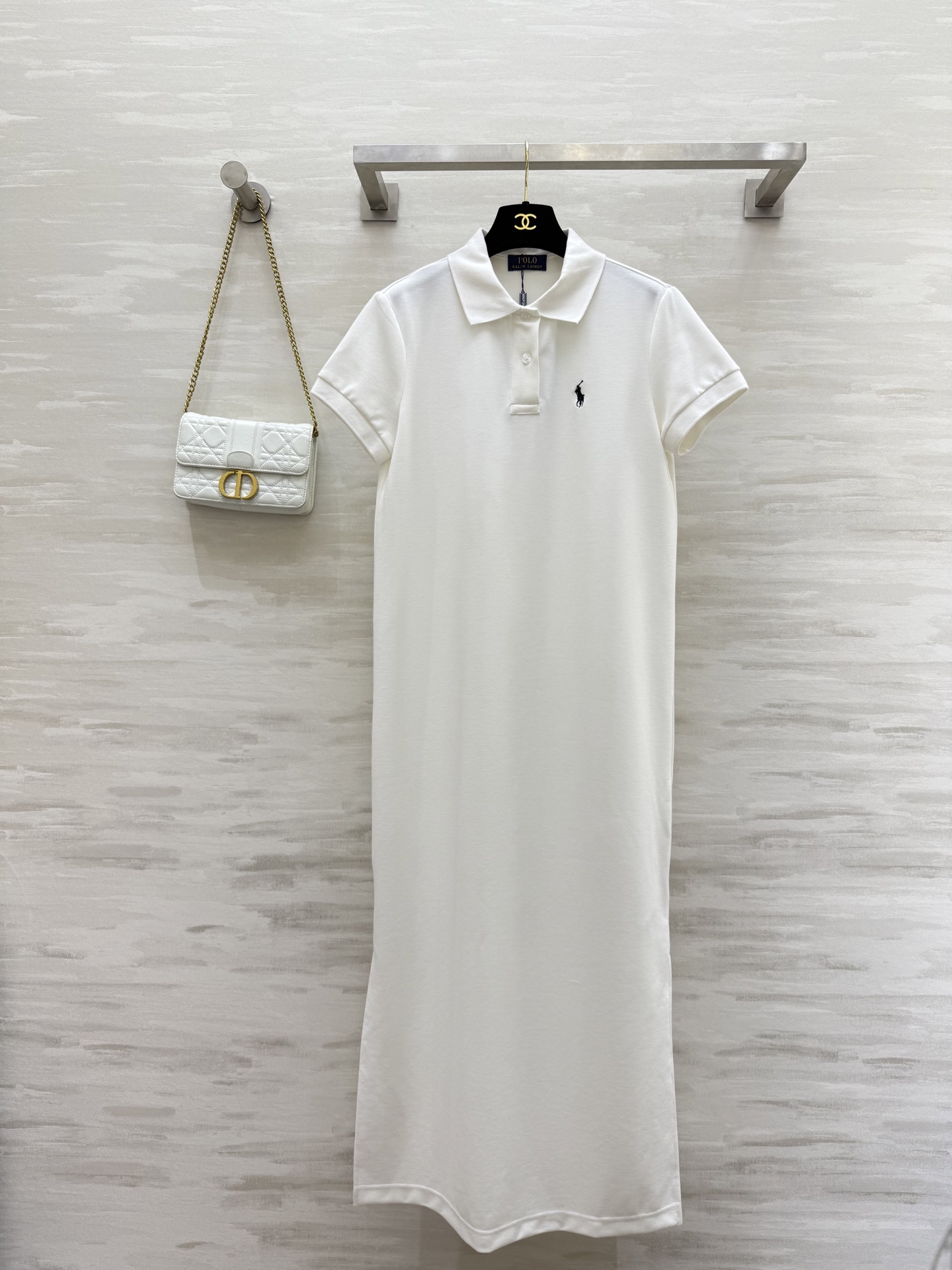 NO:458420,#POLO new style classic embroidered lapel Polo long dress classic short-sleeved lapel H-style tailoring Modify shoulder thread covering the flesh of the arms Daily casual style One-piece lazy outfit Easy to get lazy and fashionable Straight-tube style is very hidden, all kinds of figures are free to control, no picky at all, high-quality customization Spot sizeS/M/L (size s shoulder width 40, bust 96, length 128), skirts, T-shirt, alexander wang19860909#POLO新款 经典刺绣翻领Polo长款连衣裙 经典短袖翻领 H版型剪裁 修饰肩线遮住手臂肉肉 日常休闲款 一件式懒人穿搭 轻松Get到的慵懒时髦 直筒版型非常藏肉 各种身材随意驾驭 完全不挑人 高品质定制 现货首发sizeS/M/L（s码肩宽40,胸围96,衣长128）,,skirts,T-shirt,alexander wang,Women's clothing