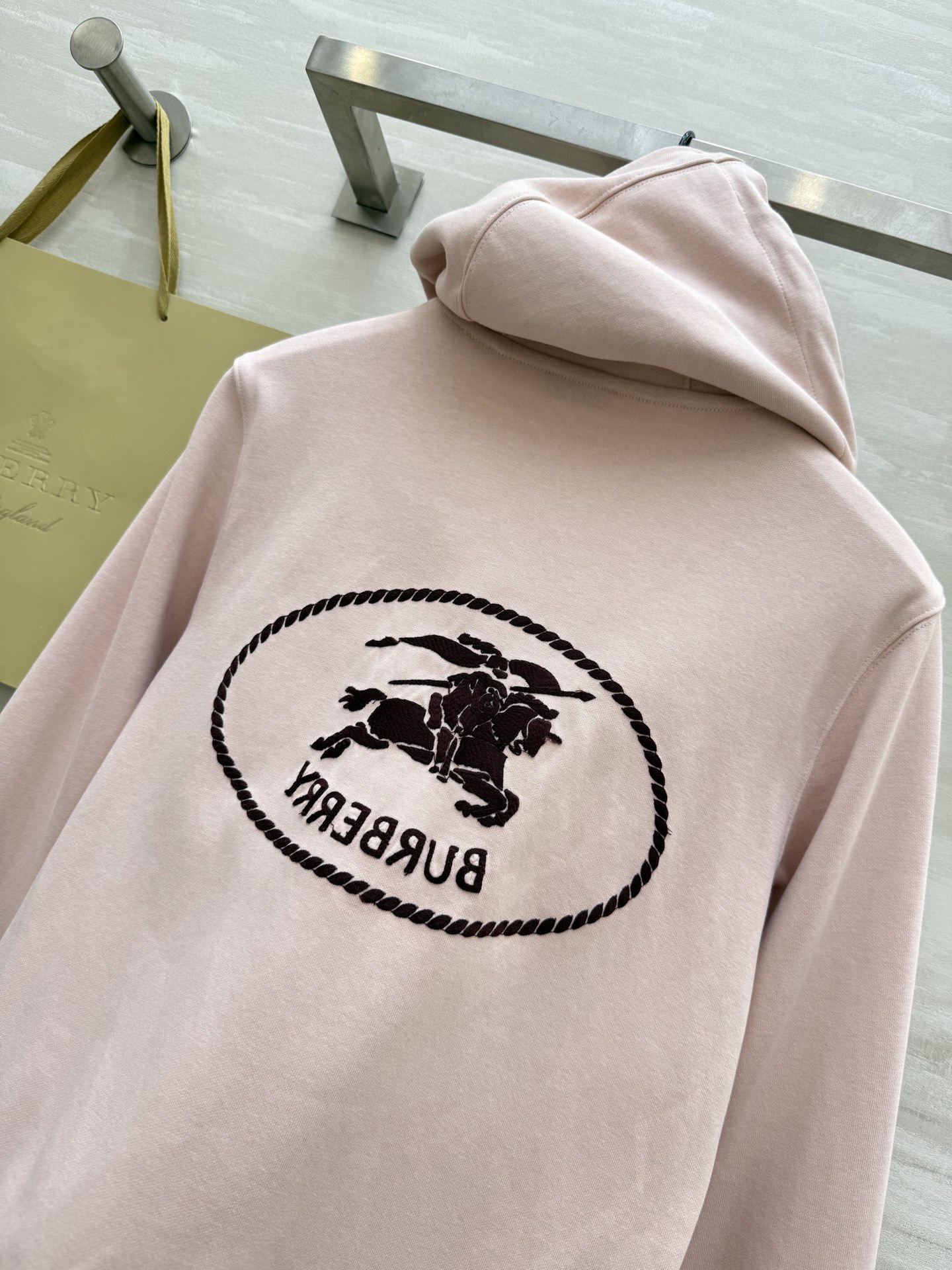 Burberry Embroidered Hoodie: Early Autumn Style, Comfortable Fit, Sweet Cool Look 6 i1754144764570 8939 0 5