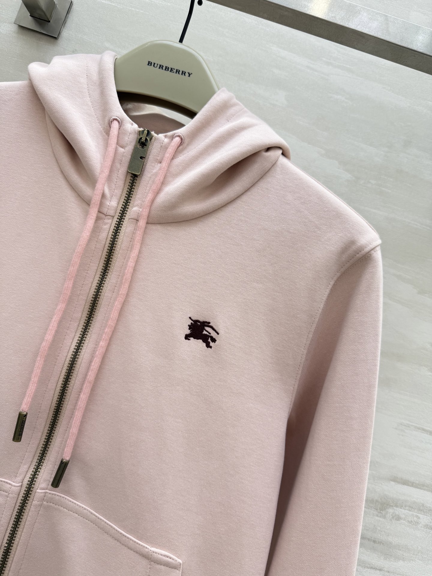Burberry Embroidered Hoodie: Early Autumn Style, Comfortable Fit, Sweet Cool Look 3 i1754144764593 5137 0 1
