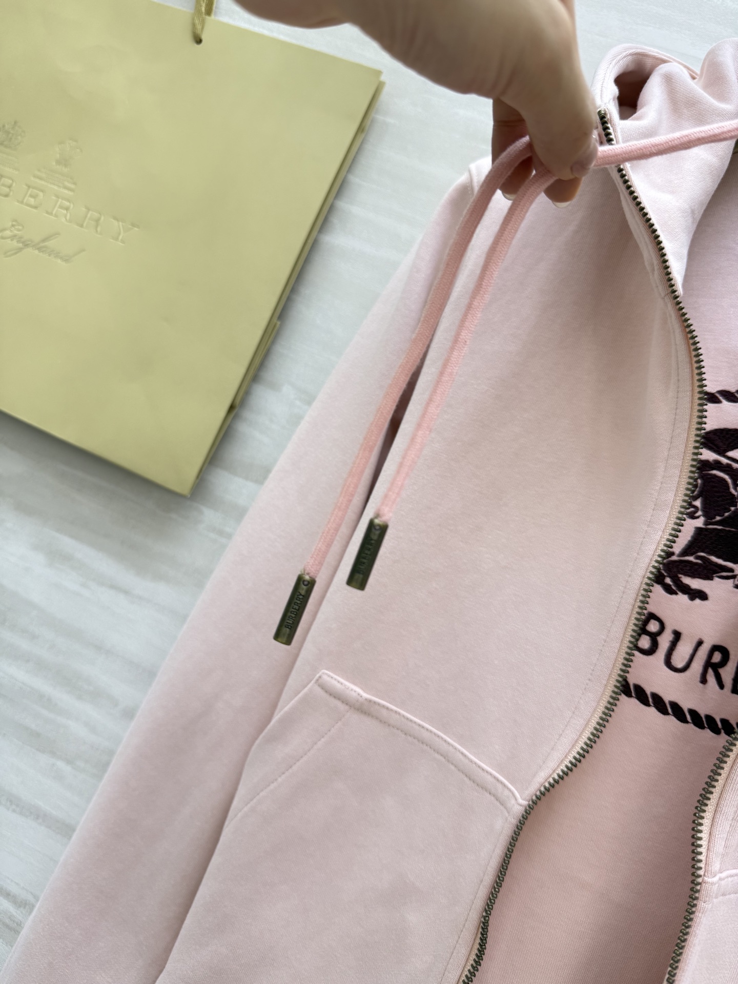 Burberry Embroidered Hoodie: Early Autumn Style, Comfortable Fit, Sweet Cool Look 8 i1754144766173 1073 0 7