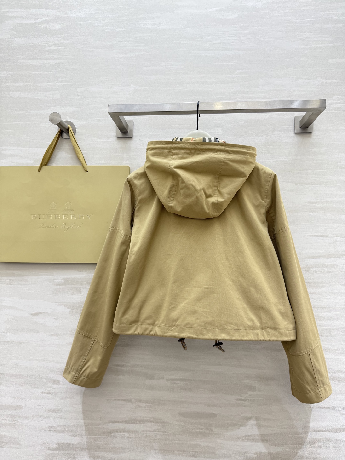 #Burberr♡新款短款连帽风衣 高品质定制 现货首发size：4/6/8/10/12（uk4肩宽：4