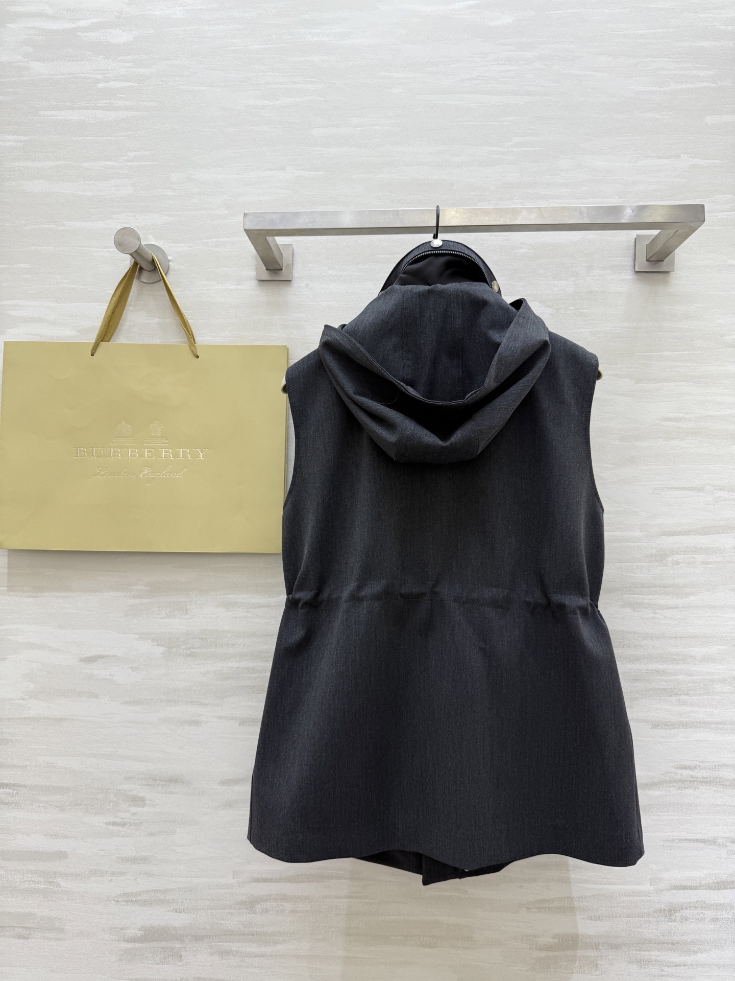 Burberry Wool Blend Vest Jacket - Stylish Autumn/Winter Outerwear 10 i1754147568951 2265 0 8